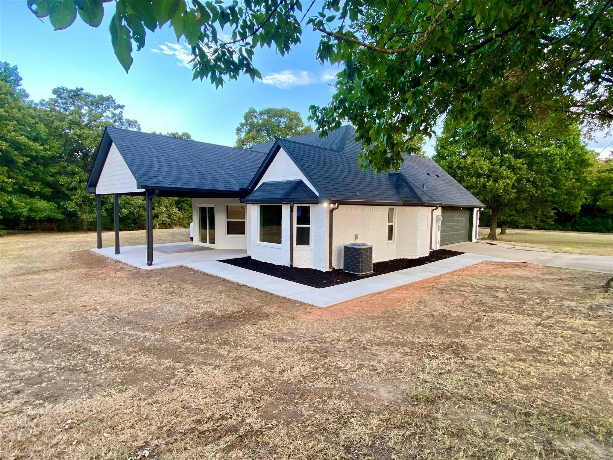 Single Family Residence For Sale in Grayson County , 4855 Woodlawn Road, Sherman, Texas 75090, 4 Bedroom, 3 Bathroom, 2 Garage spaces, 2,500 Sqft, built in 2003, mls#21365317, Real Estate Agent in Sherman, Homes For Sale in Grayson county, Homes For Sale in Sherman, Realtor in Sherman Texas, Real Estate Brokerage Independent Realty Texas, Luminita Cordes Realtor