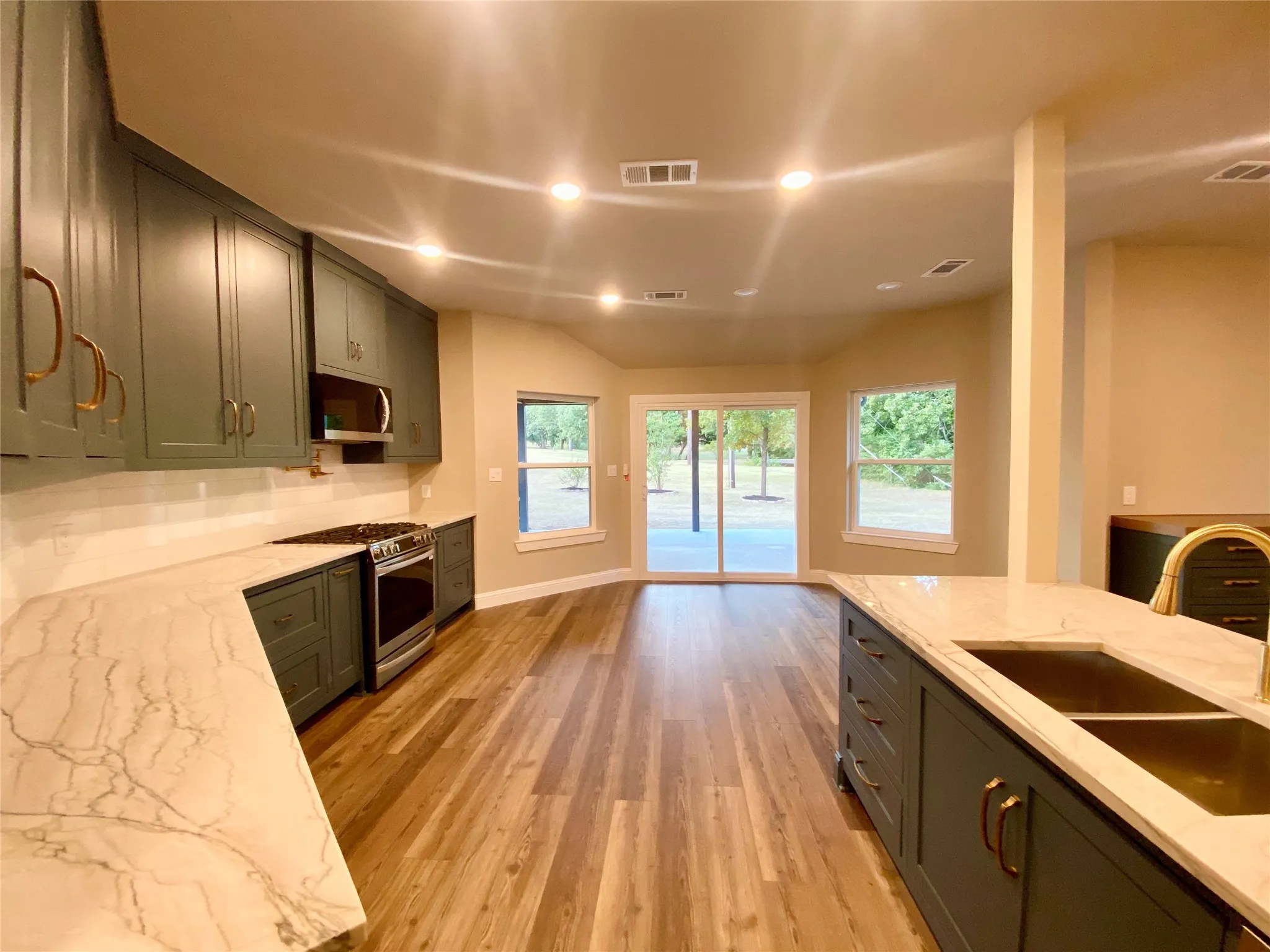 Single Family Residence For Sale in Grayson County , 4855 Woodlawn Road, Sherman, Texas 75090, 4 Bedroom, 3 Bathroom, 2 Garage spaces, 2,500 Sqft, built in 2003, mls#21365317, Real Estate Agent in Sherman, Homes For Sale in Grayson county, Homes For Sale in Sherman, Realtor in Sherman Texas, Real Estate Brokerage Independent Realty Texas, Luminita Cordes Realtor