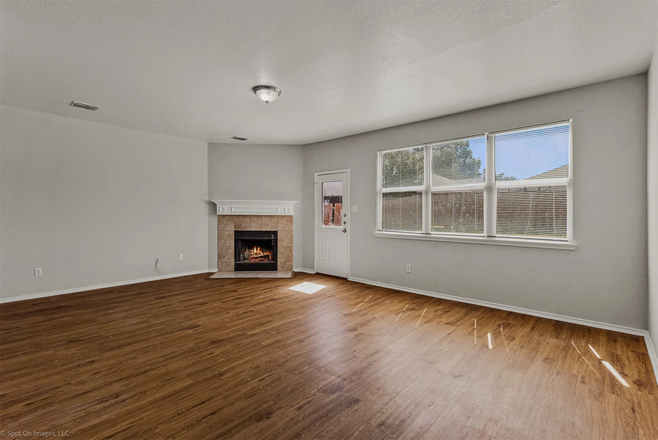 Single Family Residence For Sale in Kaufman County , 1008 Concan Drive, Forney, Texas 75126, 4 Bedroom, 3 Bathroom, 2 Garage spaces, 2,800 Sqft, built in 2005, Price $295,000, mls#21366237, Real Estate Agent in Forney, Homes For Sale in Kaufman county, Homes For Sale in Forney, Realtor in Forney Texas, Real Estate Brokerage Independent Realty Texas, Luminita Cordes Realtor