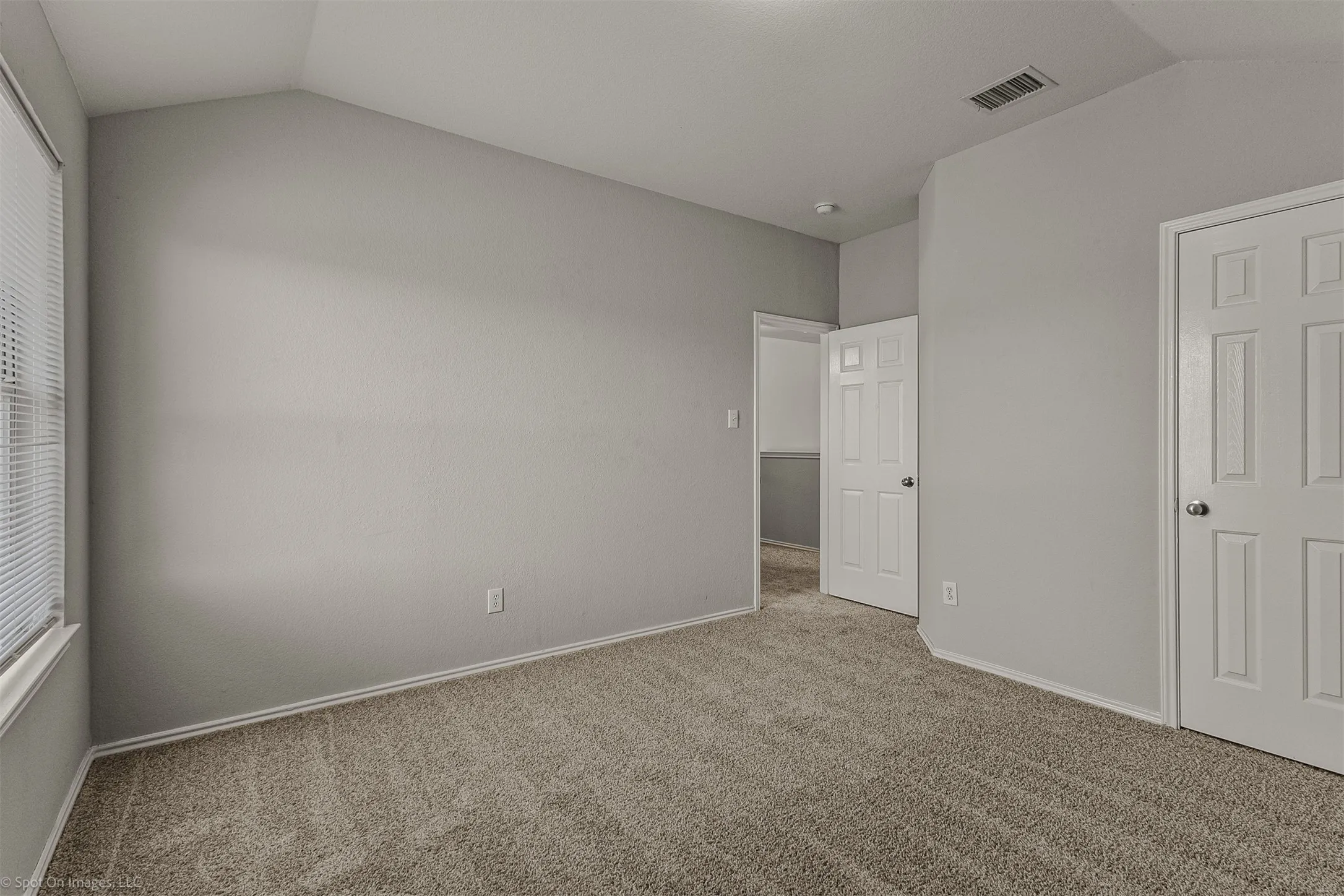 Single Family Residence For Sale in Kaufman County , 1008 Concan Drive, Forney, Texas 75126, 4 Bedroom, 3 Bathroom, 2 Garage spaces, 2,800 Sqft, built in 2005, Price $295,000, mls#21366237, Real Estate Agent in Forney, Homes For Sale in Kaufman county, Homes For Sale in Forney, Realtor in Forney Texas, Real Estate Brokerage Independent Realty Texas, Luminita Cordes Realtor