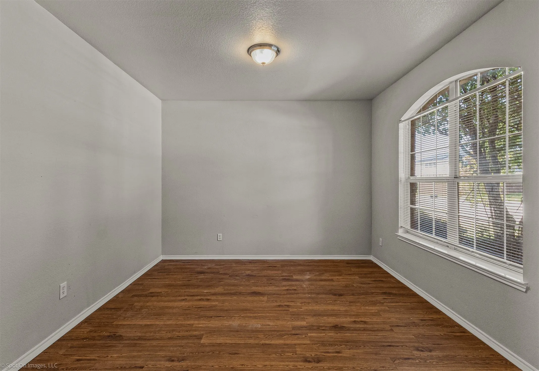 Single Family Residence For Sale in Kaufman County , 1008 Concan Drive, Forney, Texas 75126, 4 Bedroom, 3 Bathroom, 2 Garage spaces, 2,800 Sqft, built in 2005, Price $295,000, mls#21366237, Real Estate Agent in Forney, Homes For Sale in Kaufman county, Homes For Sale in Forney, Realtor in Forney Texas, Real Estate Brokerage Independent Realty Texas, Luminita Cordes Realtor