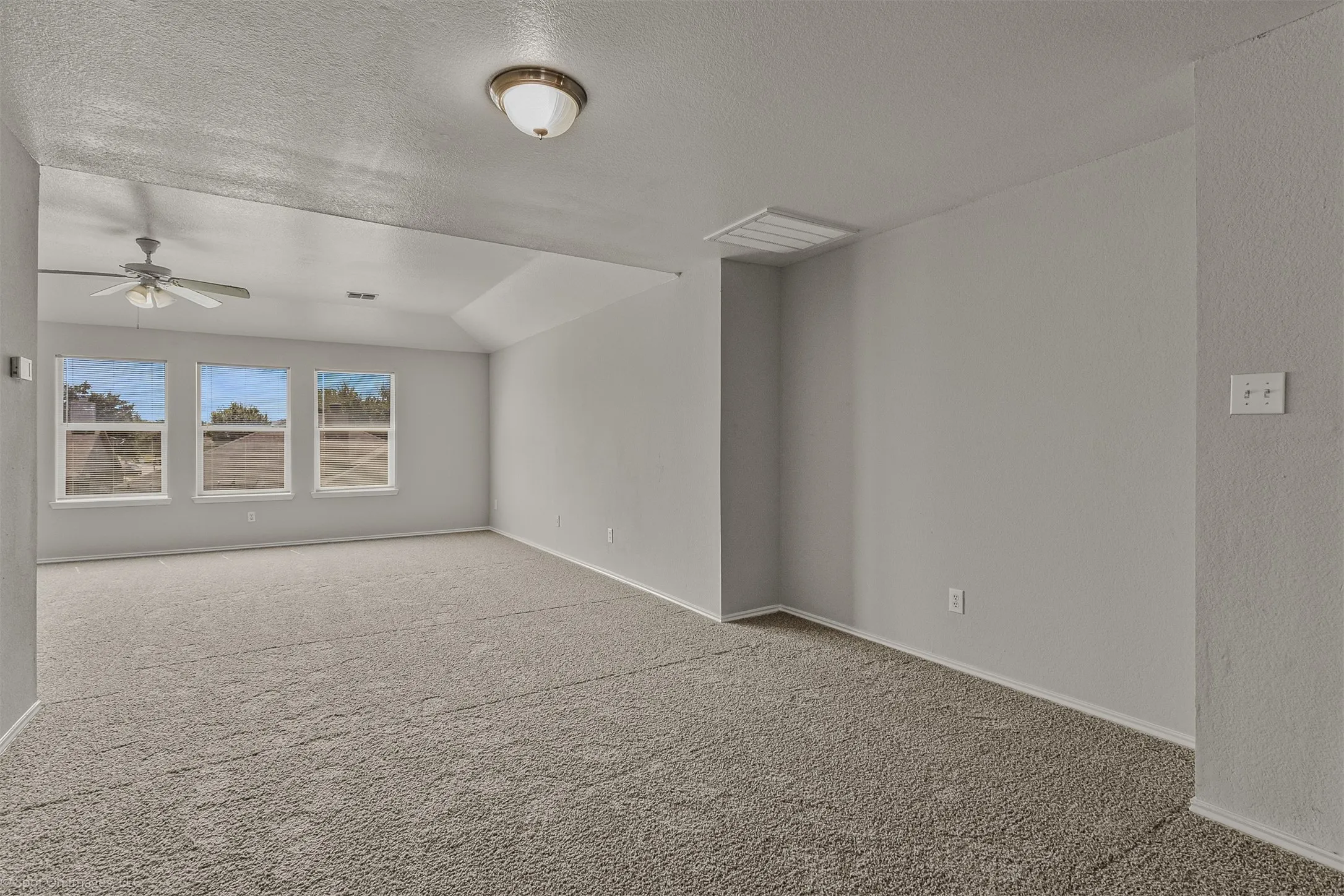Single Family Residence For Sale in Kaufman County , 1008 Concan Drive, Forney, Texas 75126, 4 Bedroom, 3 Bathroom, 2 Garage spaces, 2,800 Sqft, built in 2005, Price $295,000, mls#21366237, Real Estate Agent in Forney, Homes For Sale in Kaufman county, Homes For Sale in Forney, Realtor in Forney Texas, Real Estate Brokerage Independent Realty Texas, Luminita Cordes Realtor