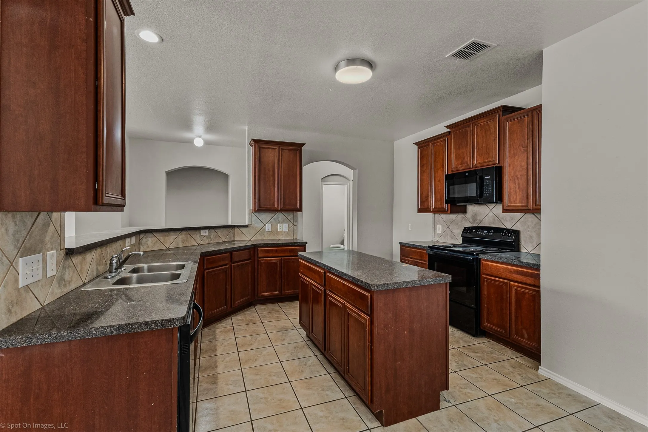 Single Family Residence For Sale in Kaufman County , 1008 Concan Drive, Forney, Texas 75126, 4 Bedroom, 3 Bathroom, 2 Garage spaces, 2,800 Sqft, built in 2005, Price $295,000, mls#21366237, Real Estate Agent in Forney, Homes For Sale in Kaufman county, Homes For Sale in Forney, Realtor in Forney Texas, Real Estate Brokerage Independent Realty Texas, Luminita Cordes Realtor