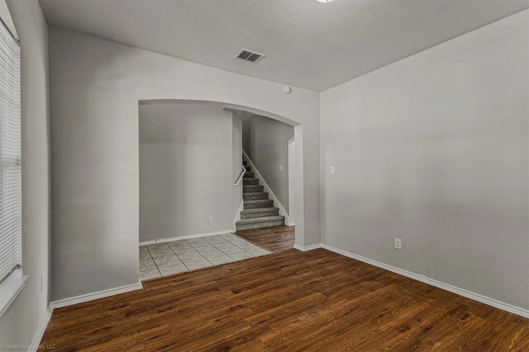 Single Family Residence For Sale in Kaufman County , 1008 Concan Drive, Forney, Texas 75126, 4 Bedroom, 3 Bathroom, 2 Garage spaces, 2,800 Sqft, built in 2005, Price $295,000, mls#21366237, Real Estate Agent in Forney, Homes For Sale in Kaufman county, Homes For Sale in Forney, Realtor in Forney Texas, Real Estate Brokerage Independent Realty Texas, Luminita Cordes Realtor