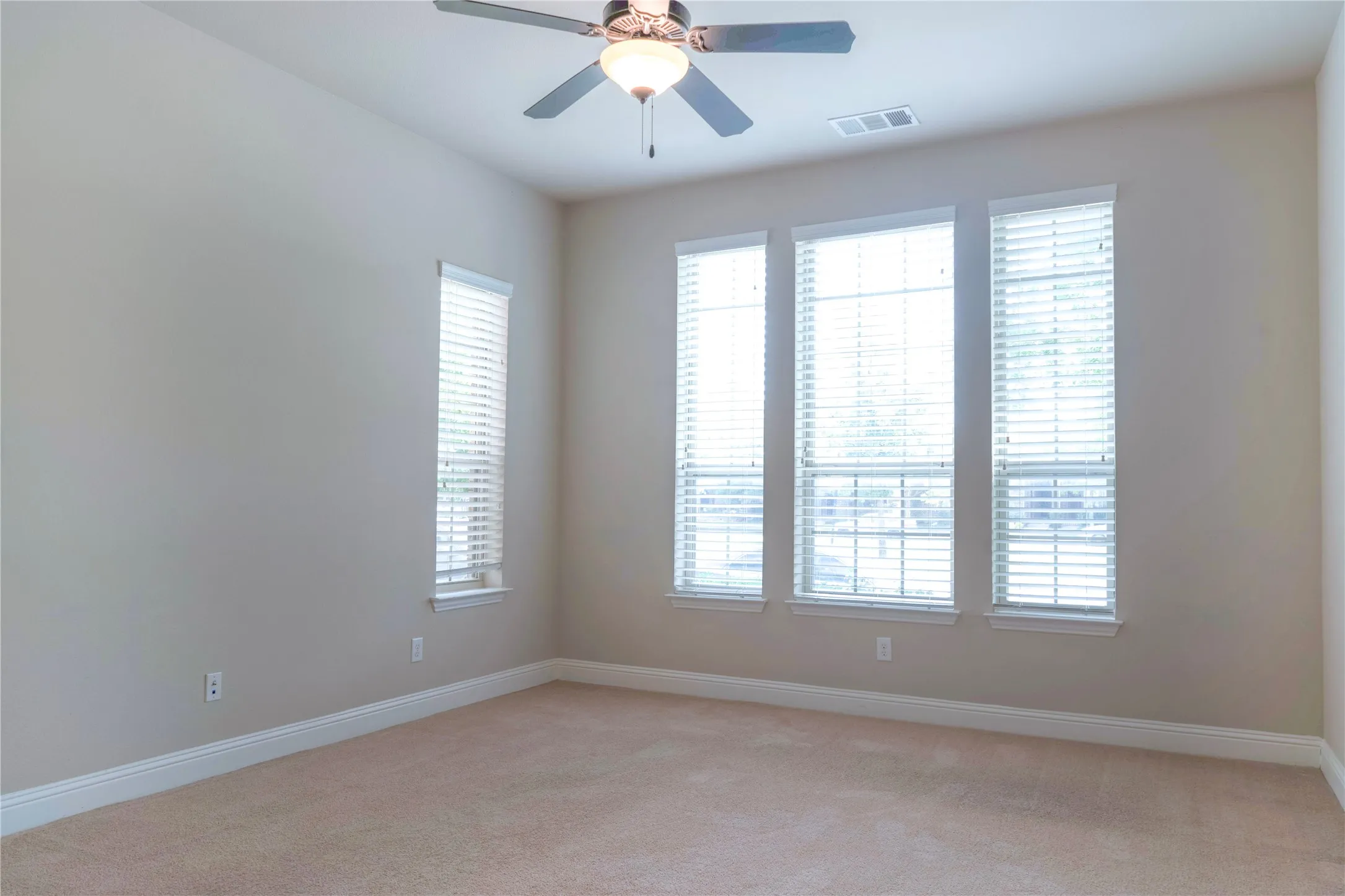 Single Family Residence For Rent in Dallas County , 765 Huntingdon Street, Coppell, Texas 75019, 4 Bedroom, 4 Bathroom, 2 Garage spaces, 2,872 Sqft, built in 2016, mls#21364549, Real Estate Agent in Coppell, Homes For Rent in Dallas county, Homes For Rent in Coppell, Realtor in Coppell Texas, Real Estate Brokerage Independent Realty Texas, Luminita Cordes Realtor