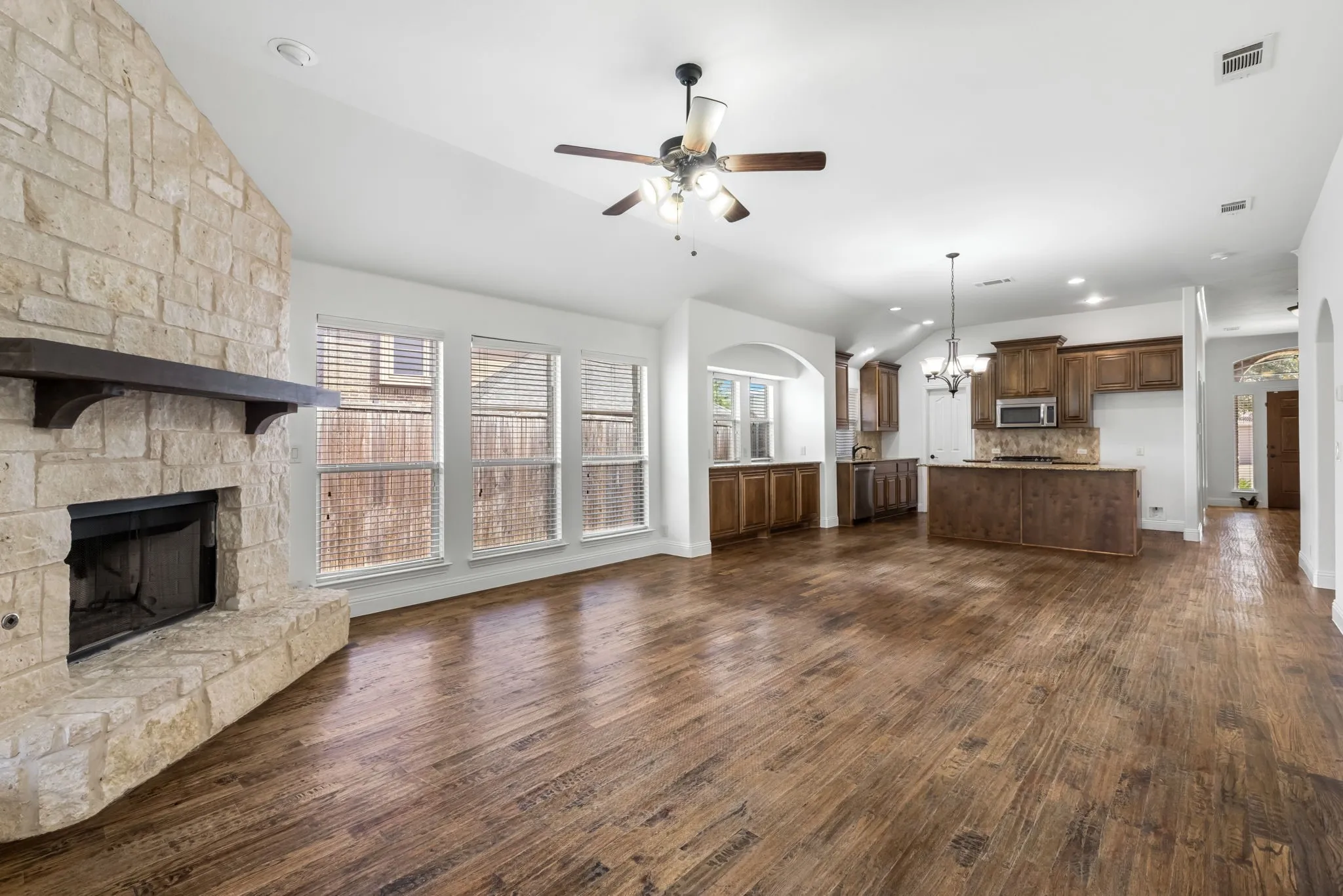 Single Family Residence For Sale in Collin County , 1521 Brush Creek Road, Prosper, Texas 75078, 4 Bedroom, 3 Bathroom, 3 Garage spaces, 2,770 Sqft, built in 2012, mls#21359294, Real Estate Agent in Prosper, Homes For Sale in Collin county, Homes For Sale in Prosper, Realtor in Prosper Texas, Real Estate Brokerage Independent Realty Texas, Luminita Cordes Realtor