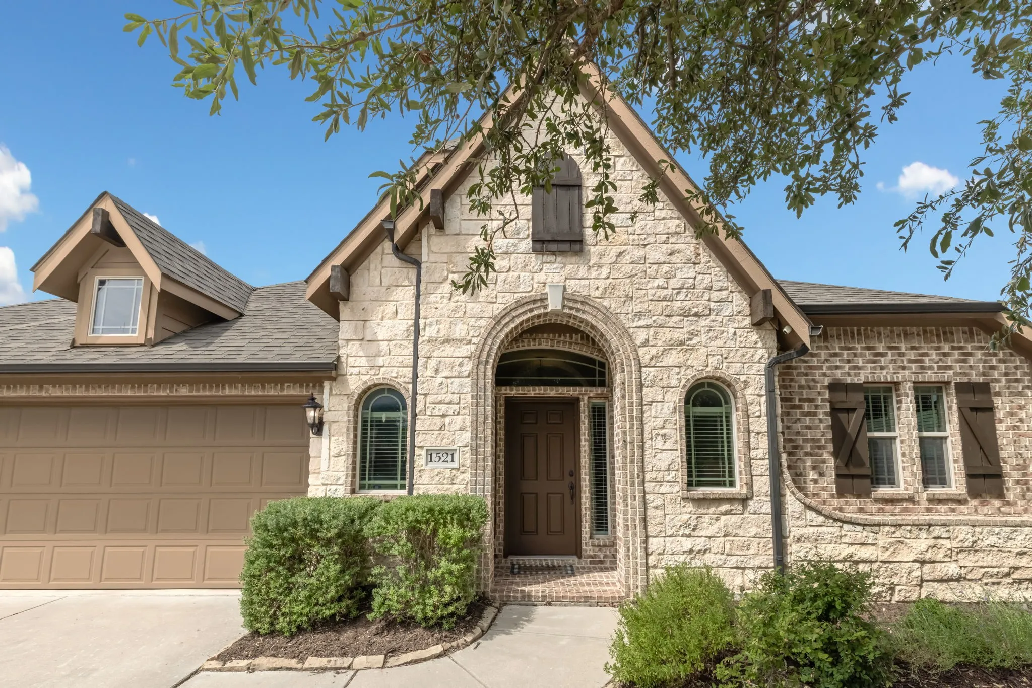 Single Family Residence For Sale in Collin County , 1521 Brush Creek Road, Prosper, Texas 75078, 4 Bedroom, 3 Bathroom, 3 Garage spaces, 2,770 Sqft, built in 2012, mls#21359294, Real Estate Agent in Prosper, Homes For Sale in Collin county, Homes For Sale in Prosper, Realtor in Prosper Texas, Real Estate Brokerage Independent Realty Texas, Luminita Cordes Realtor