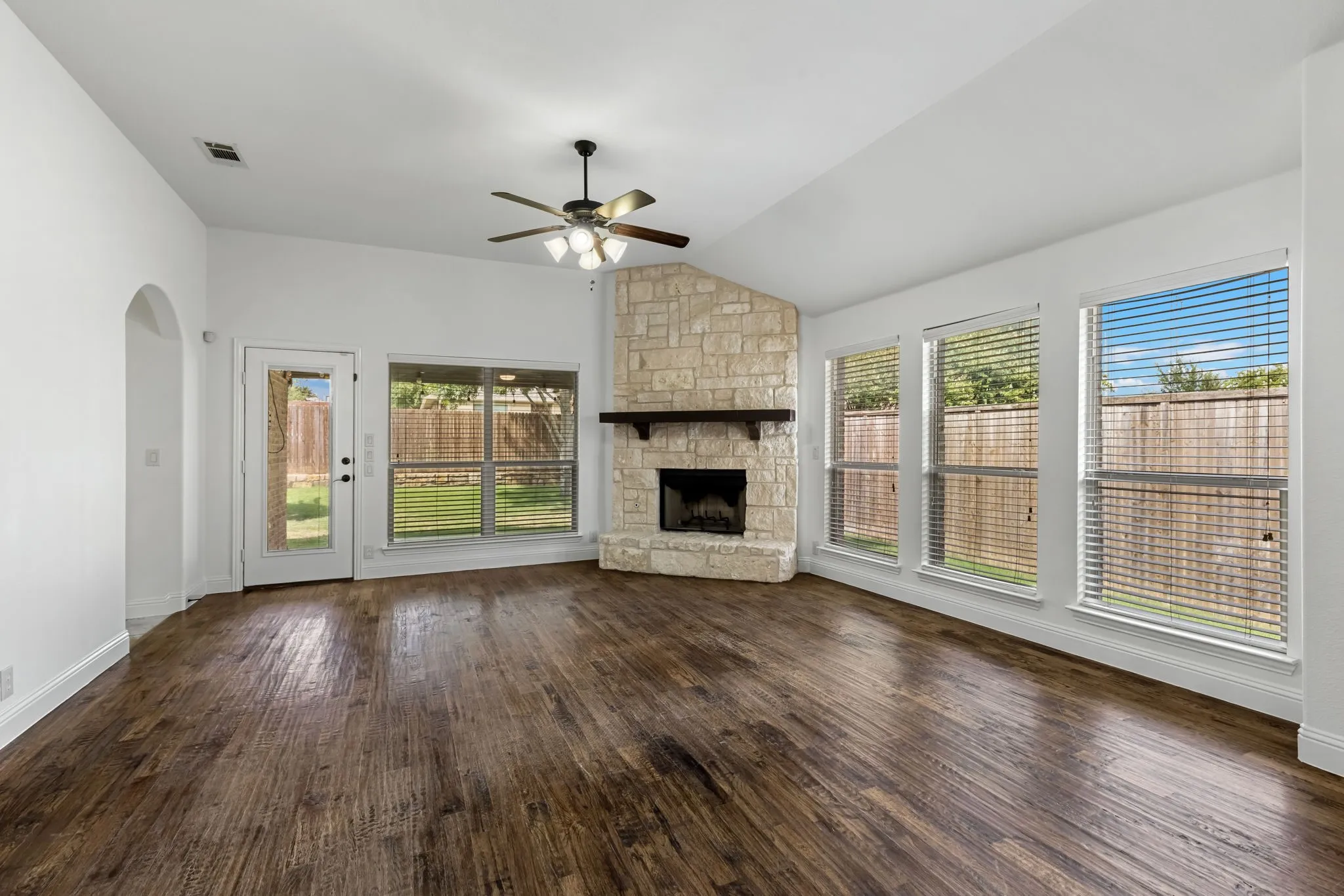 Single Family Residence For Sale in Collin County , 1521 Brush Creek Road, Prosper, Texas 75078, 4 Bedroom, 3 Bathroom, 3 Garage spaces, 2,770 Sqft, built in 2012, mls#21359294, Real Estate Agent in Prosper, Homes For Sale in Collin county, Homes For Sale in Prosper, Realtor in Prosper Texas, Real Estate Brokerage Independent Realty Texas, Luminita Cordes Realtor