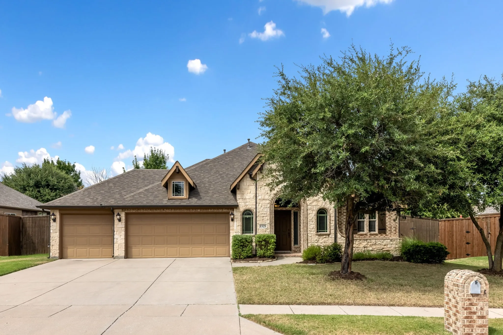 Single Family Residence For Sale in Collin County , 1521 Brush Creek Road, Prosper, Texas 75078, 4 Bedroom, 3 Bathroom, 3 Garage spaces, 2,770 Sqft, built in 2012, mls#21359294, Real Estate Agent in Prosper, Homes For Sale in Collin county, Homes For Sale in Prosper, Realtor in Prosper Texas, Real Estate Brokerage Independent Realty Texas, Luminita Cordes Realtor