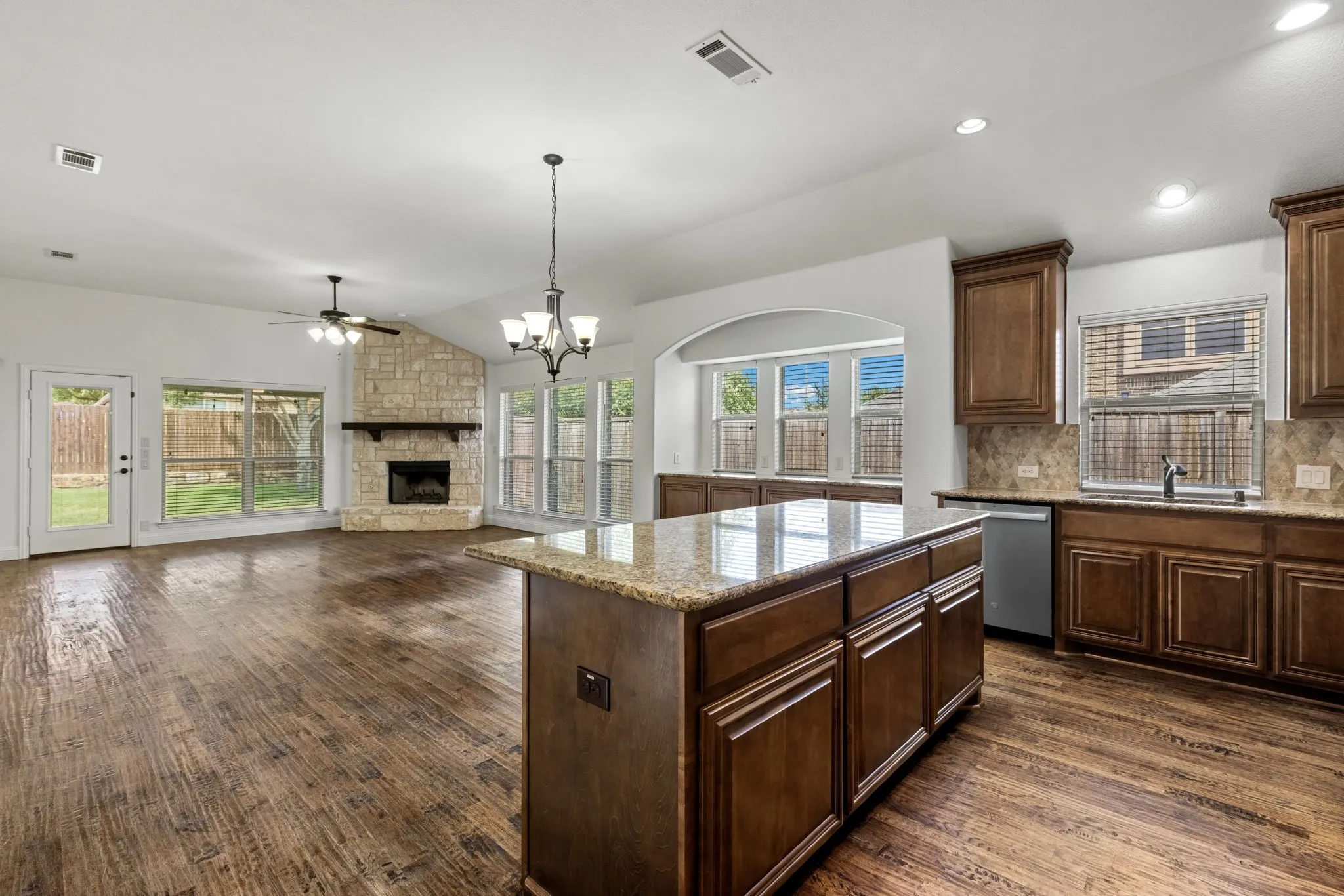 Single Family Residence For Sale in Collin County , 1521 Brush Creek Road, Prosper, Texas 75078, 4 Bedroom, 3 Bathroom, 3 Garage spaces, 2,770 Sqft, built in 2012, mls#21359294, Real Estate Agent in Prosper, Homes For Sale in Collin county, Homes For Sale in Prosper, Realtor in Prosper Texas, Real Estate Brokerage Independent Realty Texas, Luminita Cordes Realtor