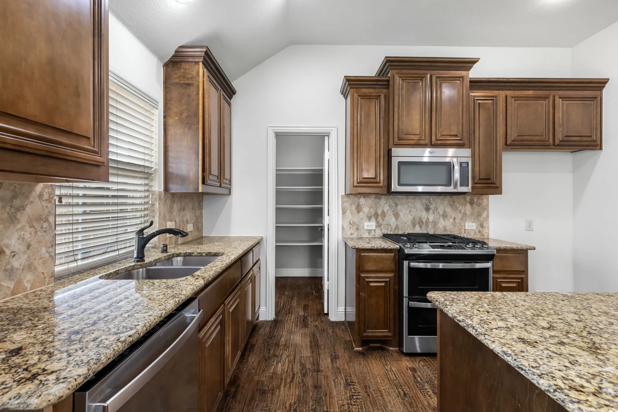 Single Family Residence For Sale in Collin County , 1521 Brush Creek Road, Prosper, Texas 75078, 4 Bedroom, 3 Bathroom, 3 Garage spaces, 2,770 Sqft, built in 2012, mls#21359294, Real Estate Agent in Prosper, Homes For Sale in Collin county, Homes For Sale in Prosper, Realtor in Prosper Texas, Real Estate Brokerage Independent Realty Texas, Luminita Cordes Realtor
