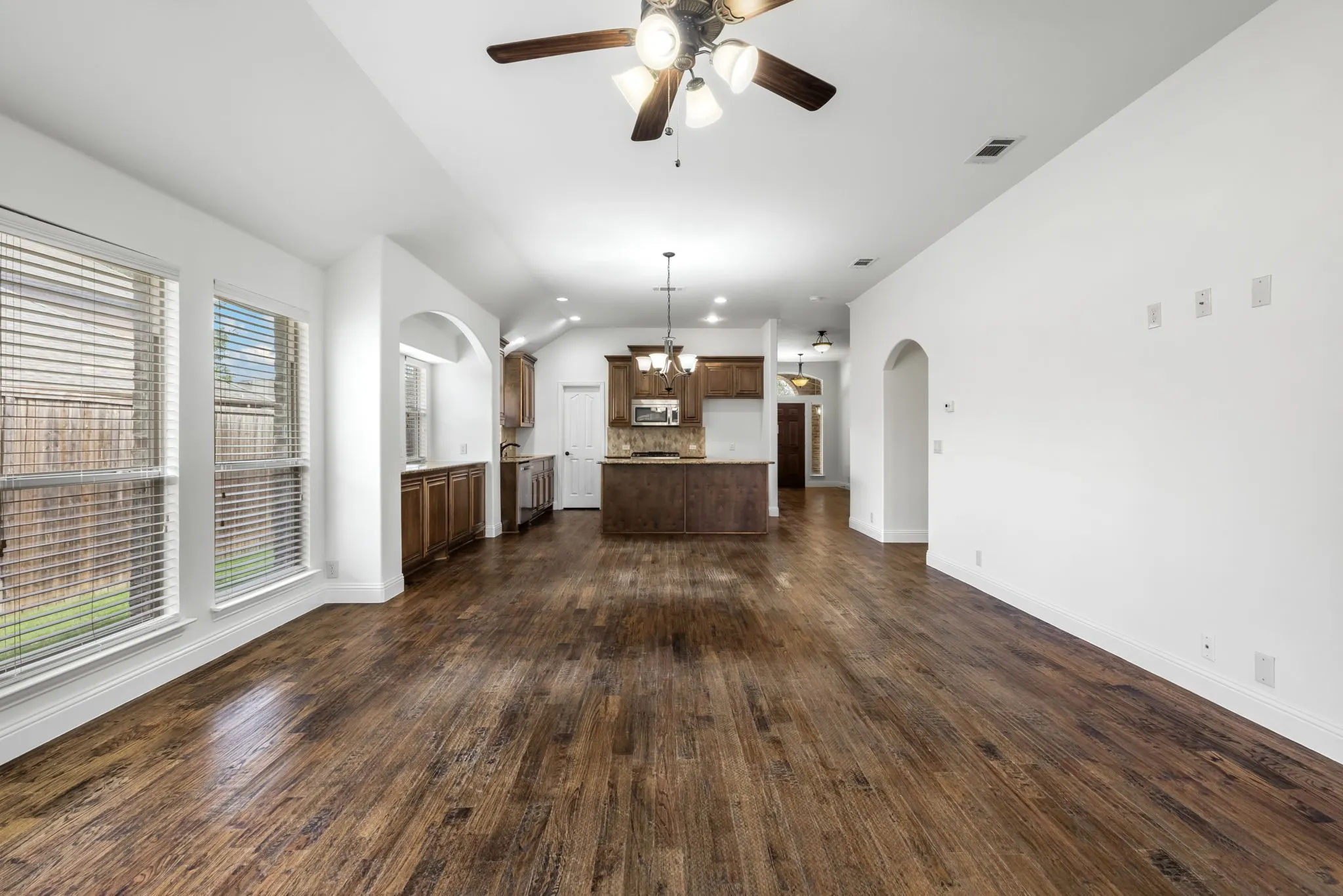 Single Family Residence For Sale in Collin County , 1521 Brush Creek Road, Prosper, Texas 75078, 4 Bedroom, 3 Bathroom, 3 Garage spaces, 2,770 Sqft, built in 2012, mls#21359294, Real Estate Agent in Prosper, Homes For Sale in Collin county, Homes For Sale in Prosper, Realtor in Prosper Texas, Real Estate Brokerage Independent Realty Texas, Luminita Cordes Realtor