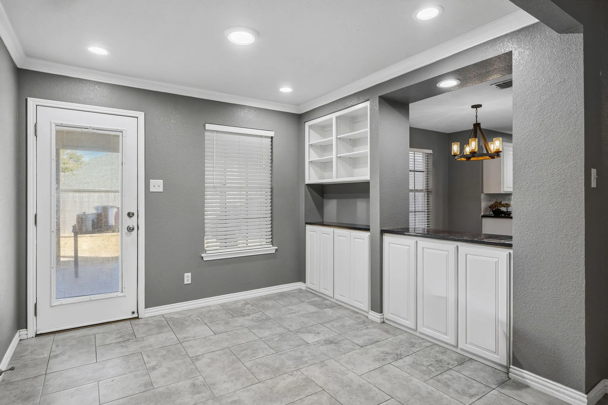 Single Family Residence For Sale in Johnson County , 607 Meadowbrook Drive, Burleson, Texas 76028, 3 Bedroom, 2 Bathroom, 2 Garage spaces, 1,628 Sqft, built in 2002, mls#21367119, Real Estate Agent in Burleson, Homes For Sale in Johnson county, Homes For Sale in Burleson, Realtor in Burleson Texas, Real Estate Brokerage Independent Realty Texas, Luminita Cordes Realtor