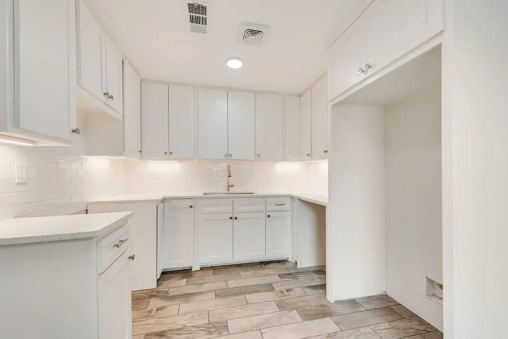 Single Family Residence For Sale in Kaufman County , 307 N 4th Street, Crandall, Texas 75114, 4 Bedroom, 3 Bathroom, Garage spaces, 1,424 Sqft, built in 1958, mls#21367120, Real Estate Agent in Crandall, Homes For Sale in Kaufman county, Homes For Sale in Crandall, Realtor in Crandall Texas, Real Estate Brokerage Independent Realty Texas, Luminita Cordes Realtor