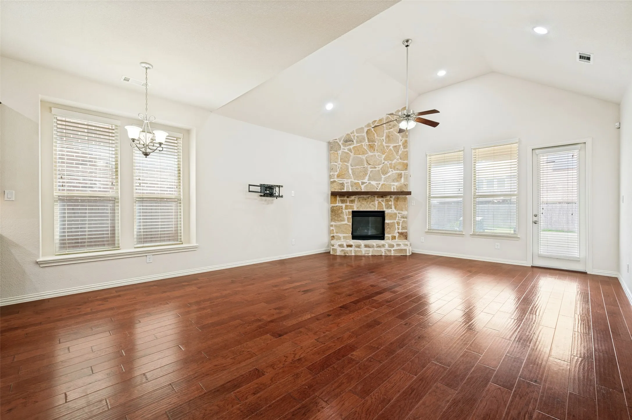Single Family Residence For Rent in Collin County , 10809 Grecian Drive, Mc Kinney, Texas 75072, 4 Bedroom, 4 Bathroom, 2 Garage spaces, 3,632 Sqft, built in 2015, mls#21365210, Real Estate Agent in Mc Kinney, Homes For Rent in Collin county, Homes For Rent in Mc Kinney, Realtor in Mc Kinney Texas, Real Estate Brokerage Independent Realty Texas, Luminita Cordes Realtor