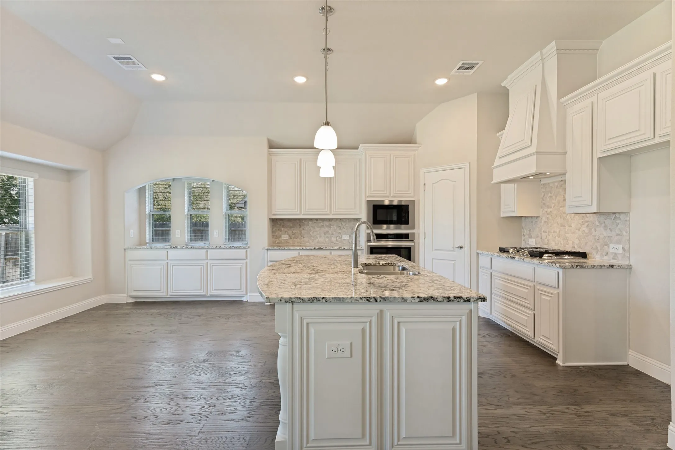 Single Family Residence For Sale in Tarrant County , 11428 Colonial Trace Lane, Fort Worth, Texas 76244, 4 Bedroom, 3 Bathroom, 2 Garage spaces, 3,291 Sqft, built in 2022, mls#21366848, Real Estate Agent in Fort Worth, Homes For Sale in Tarrant county, Homes For Sale in Fort Worth, Realtor in Fort Worth Texas, Real Estate Brokerage Independent Realty Texas, Luminita Cordes Realtor