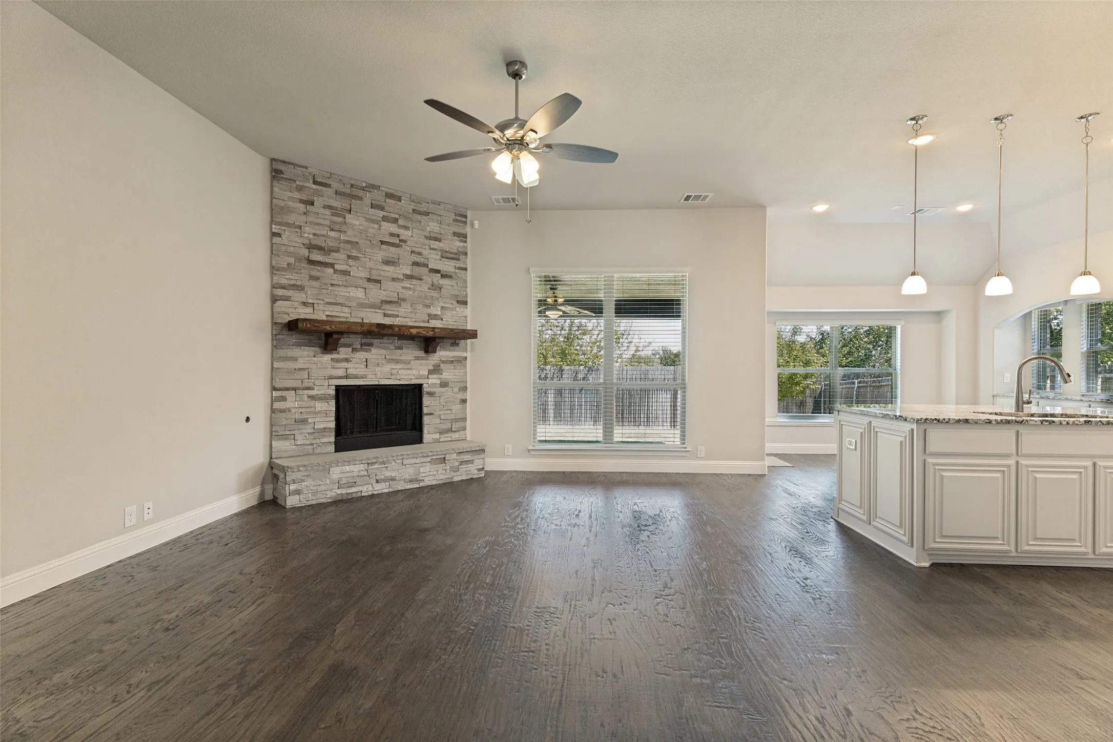 Single Family Residence For Sale in Tarrant County , 11428 Colonial Trace Lane, Fort Worth, Texas 76244, 4 Bedroom, 3 Bathroom, 2 Garage spaces, 3,291 Sqft, built in 2022, mls#21366848, Real Estate Agent in Fort Worth, Homes For Sale in Tarrant county, Homes For Sale in Fort Worth, Realtor in Fort Worth Texas, Real Estate Brokerage Independent Realty Texas, Luminita Cordes Realtor