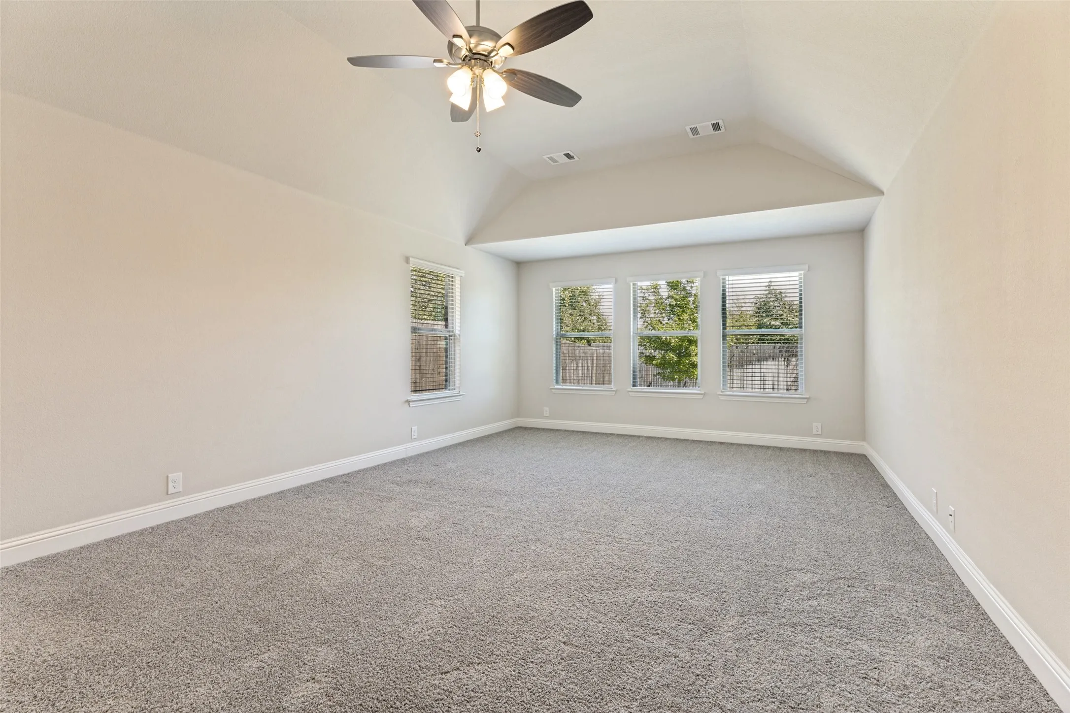 Single Family Residence For Sale in Tarrant County , 11428 Colonial Trace Lane, Fort Worth, Texas 76244, 4 Bedroom, 3 Bathroom, 2 Garage spaces, 3,291 Sqft, built in 2022, mls#21366848, Real Estate Agent in Fort Worth, Homes For Sale in Tarrant county, Homes For Sale in Fort Worth, Realtor in Fort Worth Texas, Real Estate Brokerage Independent Realty Texas, Luminita Cordes Realtor