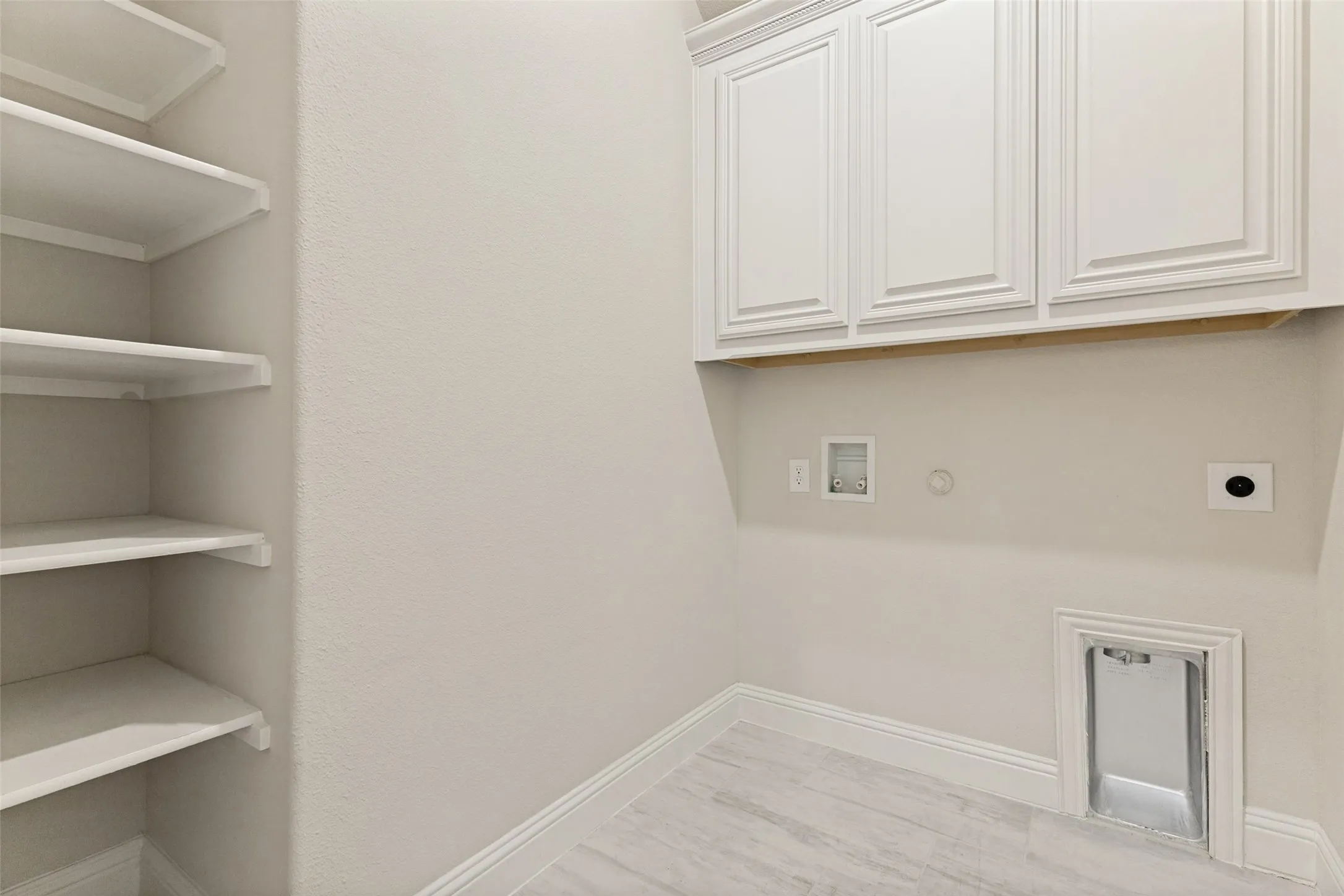Single Family Residence For Sale in Tarrant County , 11428 Colonial Trace Lane, Fort Worth, Texas 76244, 4 Bedroom, 3 Bathroom, 2 Garage spaces, 3,291 Sqft, built in 2022, mls#21366848, Real Estate Agent in Fort Worth, Homes For Sale in Tarrant county, Homes For Sale in Fort Worth, Realtor in Fort Worth Texas, Real Estate Brokerage Independent Realty Texas, Luminita Cordes Realtor