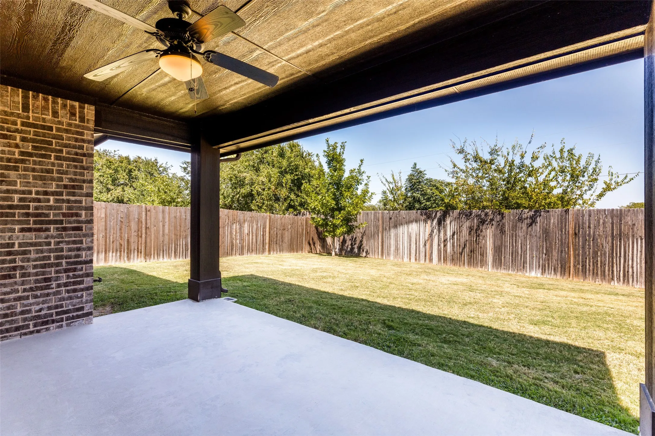 Single Family Residence For Sale in Tarrant County , 11428 Colonial Trace Lane, Fort Worth, Texas 76244, 4 Bedroom, 3 Bathroom, 2 Garage spaces, 3,291 Sqft, built in 2022, mls#21366848, Real Estate Agent in Fort Worth, Homes For Sale in Tarrant county, Homes For Sale in Fort Worth, Realtor in Fort Worth Texas, Real Estate Brokerage Independent Realty Texas, Luminita Cordes Realtor