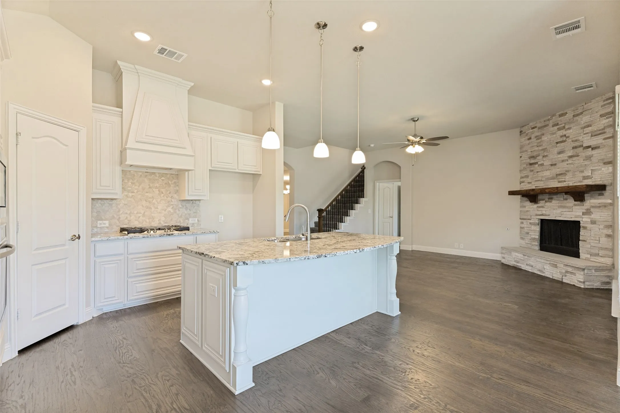 Single Family Residence For Sale in Tarrant County , 11428 Colonial Trace Lane, Fort Worth, Texas 76244, 4 Bedroom, 3 Bathroom, 2 Garage spaces, 3,291 Sqft, built in 2022, mls#21366848, Real Estate Agent in Fort Worth, Homes For Sale in Tarrant county, Homes For Sale in Fort Worth, Realtor in Fort Worth Texas, Real Estate Brokerage Independent Realty Texas, Luminita Cordes Realtor