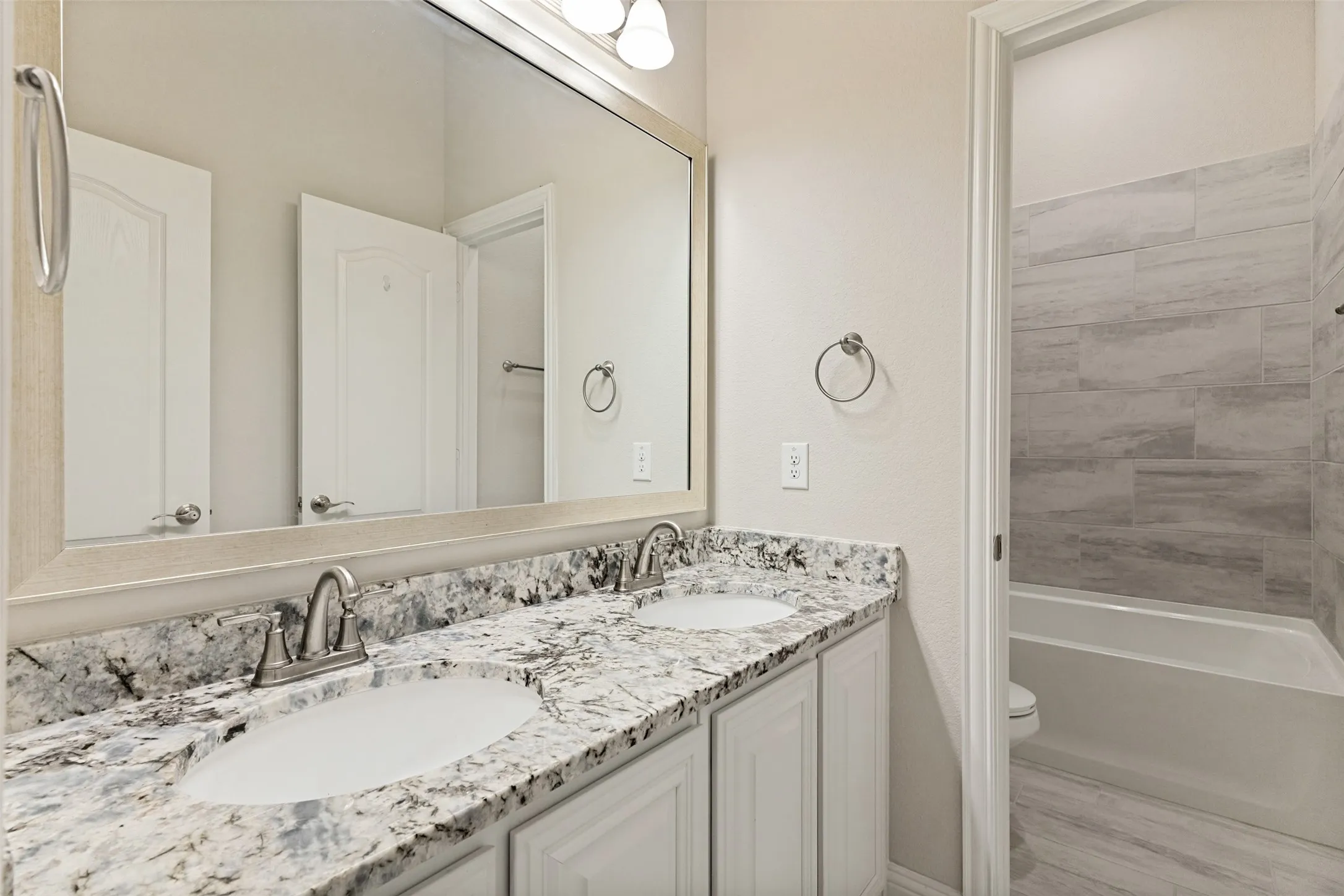 Single Family Residence For Sale in Tarrant County , 11428 Colonial Trace Lane, Fort Worth, Texas 76244, 4 Bedroom, 3 Bathroom, 2 Garage spaces, 3,291 Sqft, built in 2022, mls#21366848, Real Estate Agent in Fort Worth, Homes For Sale in Tarrant county, Homes For Sale in Fort Worth, Realtor in Fort Worth Texas, Real Estate Brokerage Independent Realty Texas, Luminita Cordes Realtor