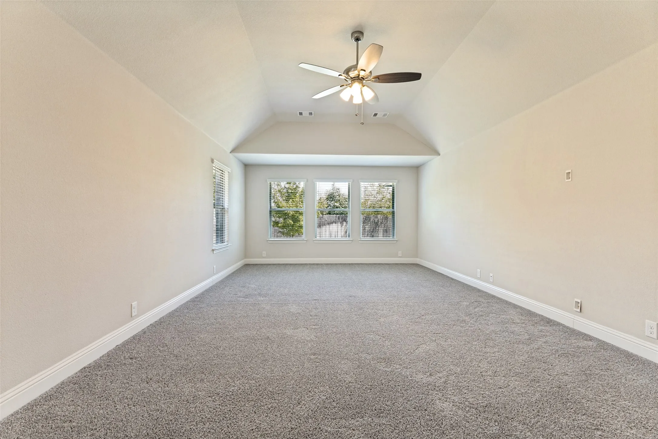 Single Family Residence For Sale in Tarrant County , 11428 Colonial Trace Lane, Fort Worth, Texas 76244, 4 Bedroom, 3 Bathroom, 2 Garage spaces, 3,291 Sqft, built in 2022, mls#21366848, Real Estate Agent in Fort Worth, Homes For Sale in Tarrant county, Homes For Sale in Fort Worth, Realtor in Fort Worth Texas, Real Estate Brokerage Independent Realty Texas, Luminita Cordes Realtor