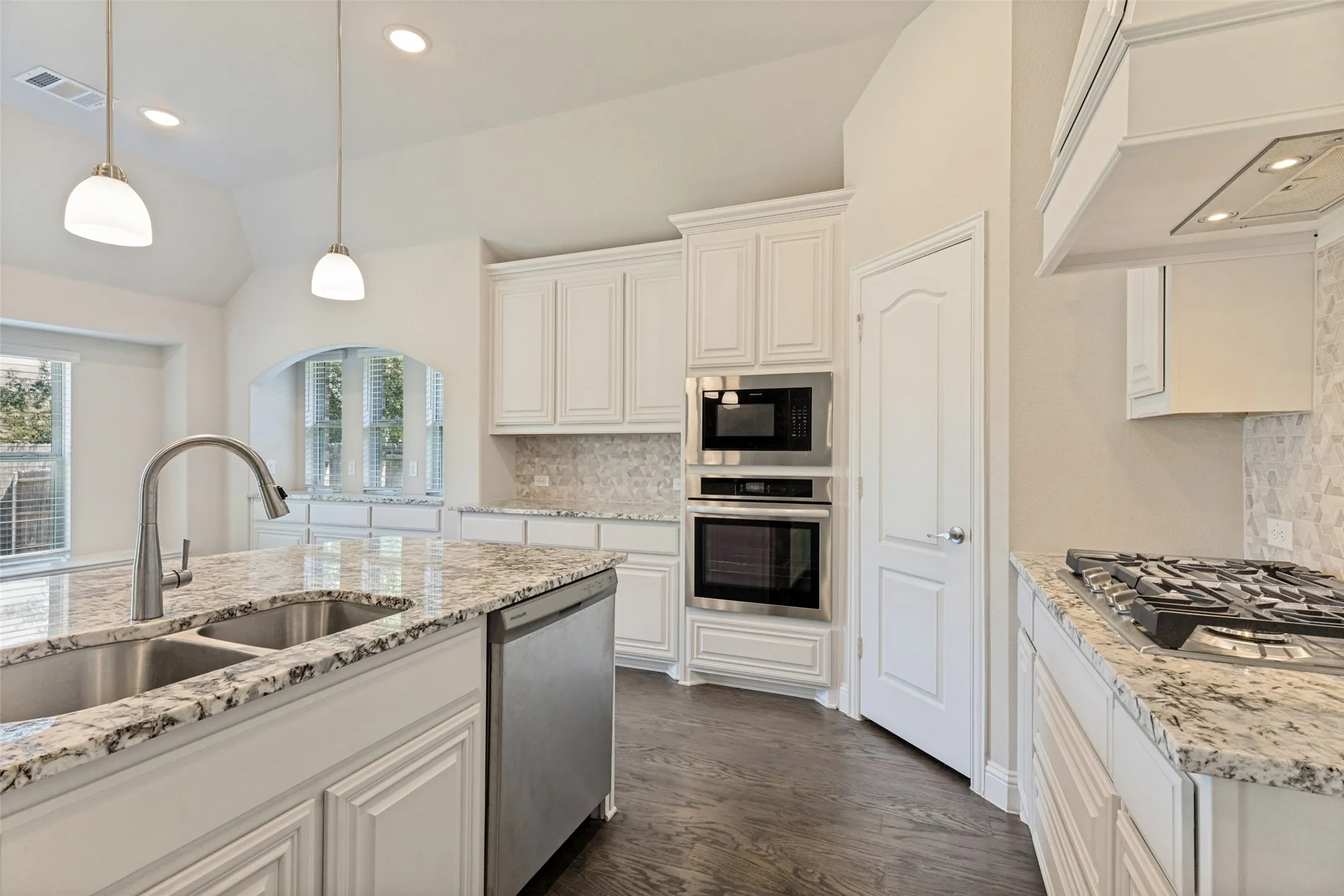 Single Family Residence For Sale in Tarrant County , 11428 Colonial Trace Lane, Fort Worth, Texas 76244, 4 Bedroom, 3 Bathroom, 2 Garage spaces, 3,291 Sqft, built in 2022, mls#21366848, Real Estate Agent in Fort Worth, Homes For Sale in Tarrant county, Homes For Sale in Fort Worth, Realtor in Fort Worth Texas, Real Estate Brokerage Independent Realty Texas, Luminita Cordes Realtor