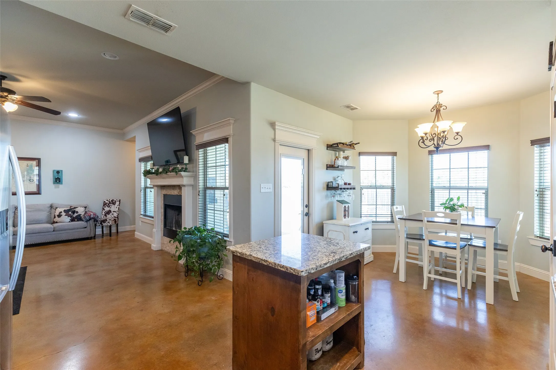 Single Family Residence For Sale in Taylor County , 112 Foxtrot Lane, Abilene, Texas 79602, 3 Bedroom, 2 Bathroom, 2 Garage spaces, 1,545 Sqft, built in 2016, mls#21367139, Real Estate Agent in Abilene, Homes For Sale in Taylor county, Homes For Sale in Abilene, Realtor in Abilene Texas, Real Estate Brokerage Independent Realty Texas, Luminita Cordes Realtor