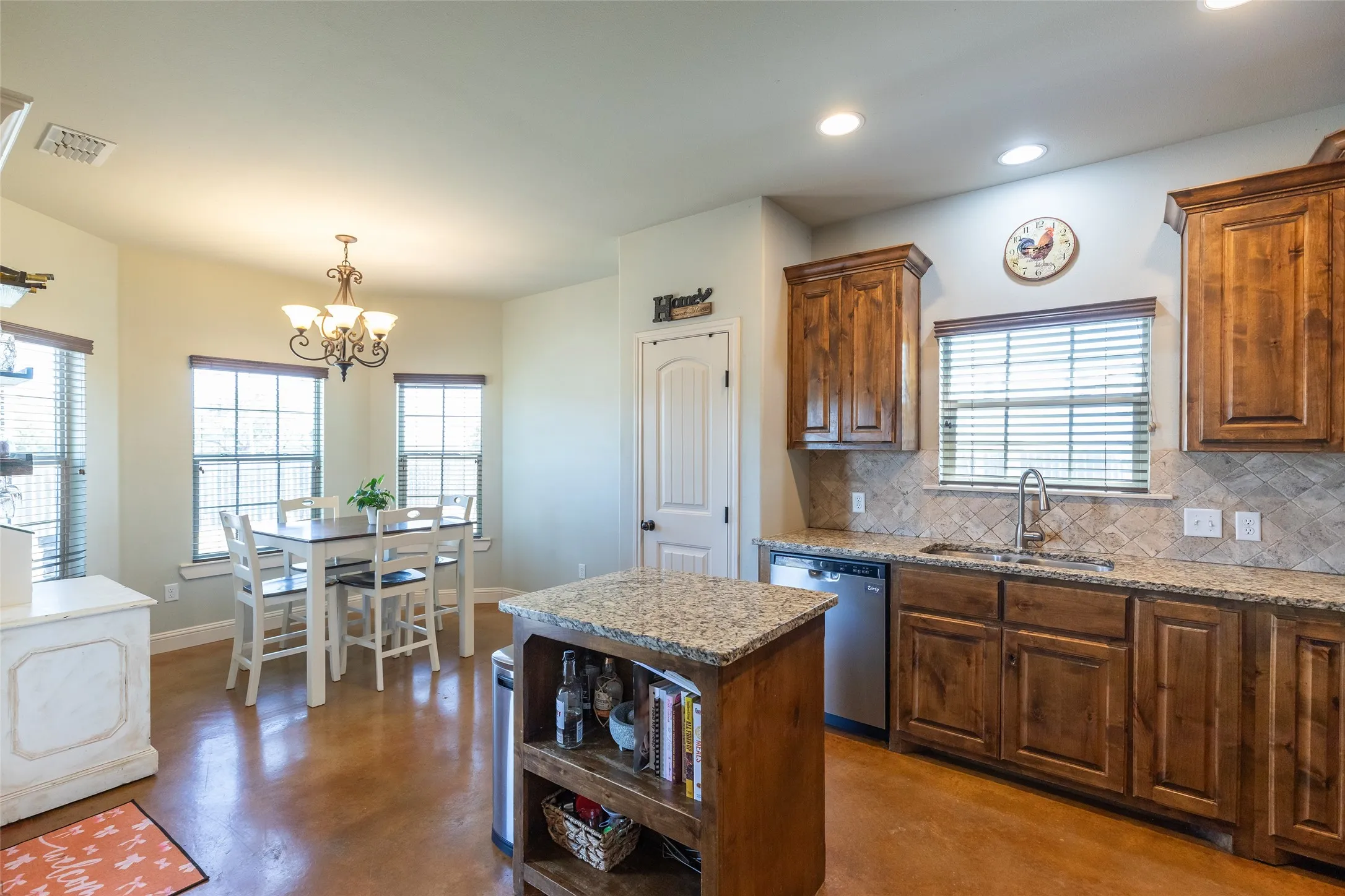 Single Family Residence For Sale in Taylor County , 112 Foxtrot Lane, Abilene, Texas 79602, 3 Bedroom, 2 Bathroom, 2 Garage spaces, 1,545 Sqft, built in 2016, mls#21367139, Real Estate Agent in Abilene, Homes For Sale in Taylor county, Homes For Sale in Abilene, Realtor in Abilene Texas, Real Estate Brokerage Independent Realty Texas, Luminita Cordes Realtor