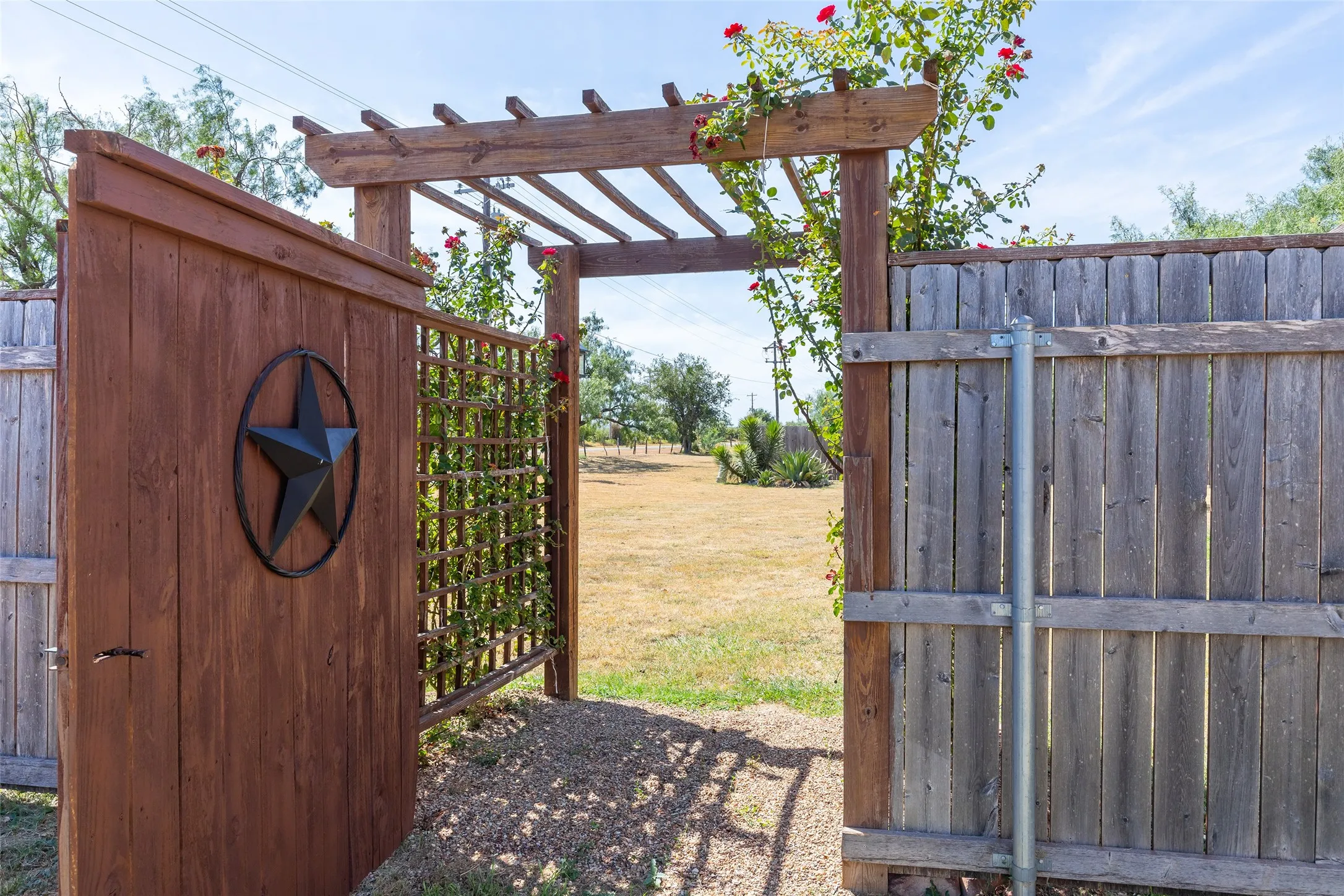 Single Family Residence For Sale in Taylor County , 112 Foxtrot Lane, Abilene, Texas 79602, 3 Bedroom, 2 Bathroom, 2 Garage spaces, 1,545 Sqft, built in 2016, mls#21367139, Real Estate Agent in Abilene, Homes For Sale in Taylor county, Homes For Sale in Abilene, Realtor in Abilene Texas, Real Estate Brokerage Independent Realty Texas, Luminita Cordes Realtor