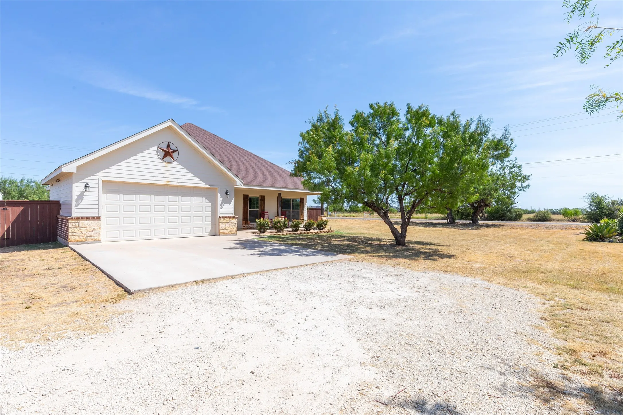 Single Family Residence For Sale in Taylor County , 112 Foxtrot Lane, Abilene, Texas 79602, 3 Bedroom, 2 Bathroom, 2 Garage spaces, 1,545 Sqft, built in 2016, mls#21367139, Real Estate Agent in Abilene, Homes For Sale in Taylor county, Homes For Sale in Abilene, Realtor in Abilene Texas, Real Estate Brokerage Independent Realty Texas, Luminita Cordes Realtor