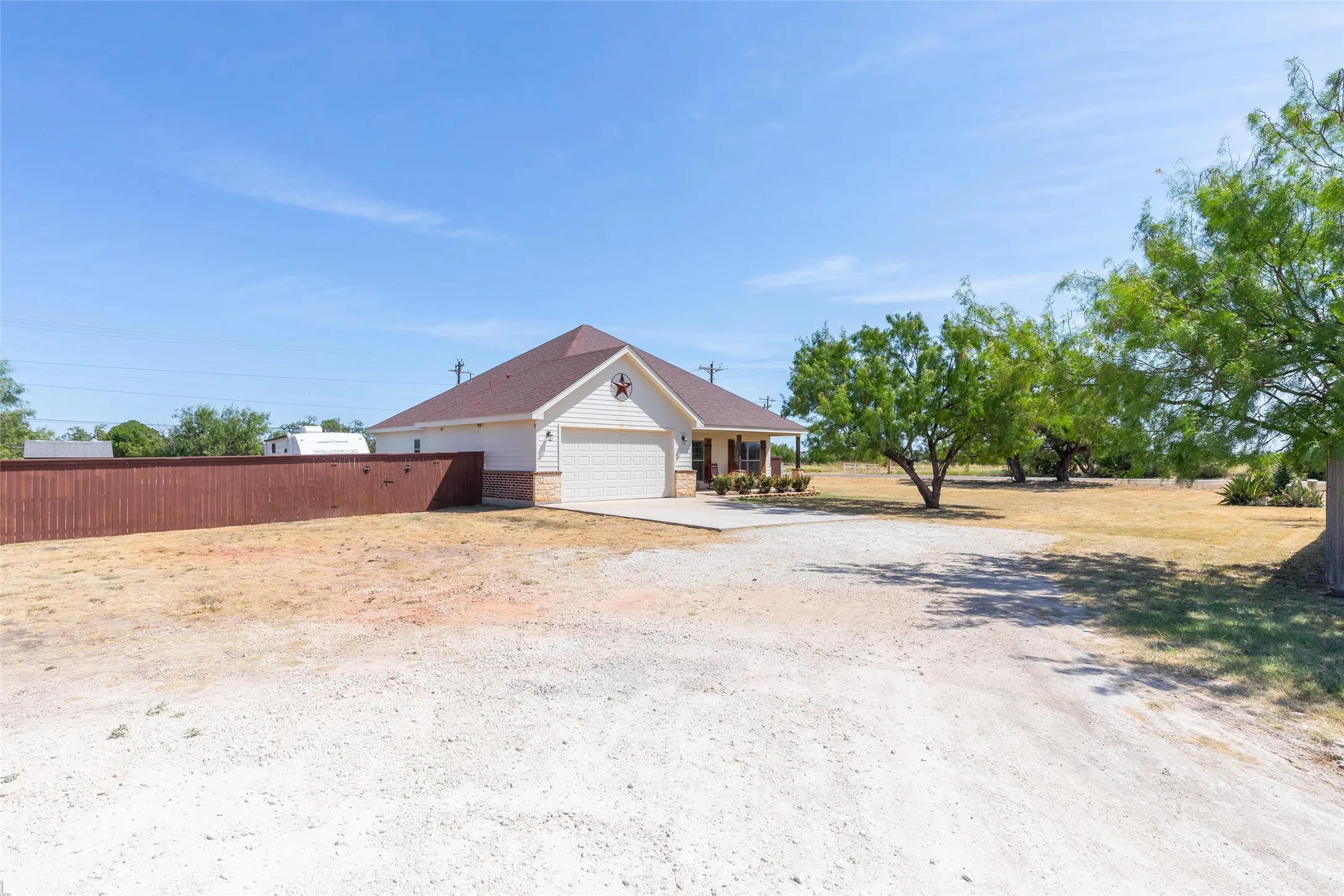 Single Family Residence For Sale in Taylor County , 112 Foxtrot Lane, Abilene, Texas 79602, 3 Bedroom, 2 Bathroom, 2 Garage spaces, 1,545 Sqft, built in 2016, mls#21367139, Real Estate Agent in Abilene, Homes For Sale in Taylor county, Homes For Sale in Abilene, Realtor in Abilene Texas, Real Estate Brokerage Independent Realty Texas, Luminita Cordes Realtor