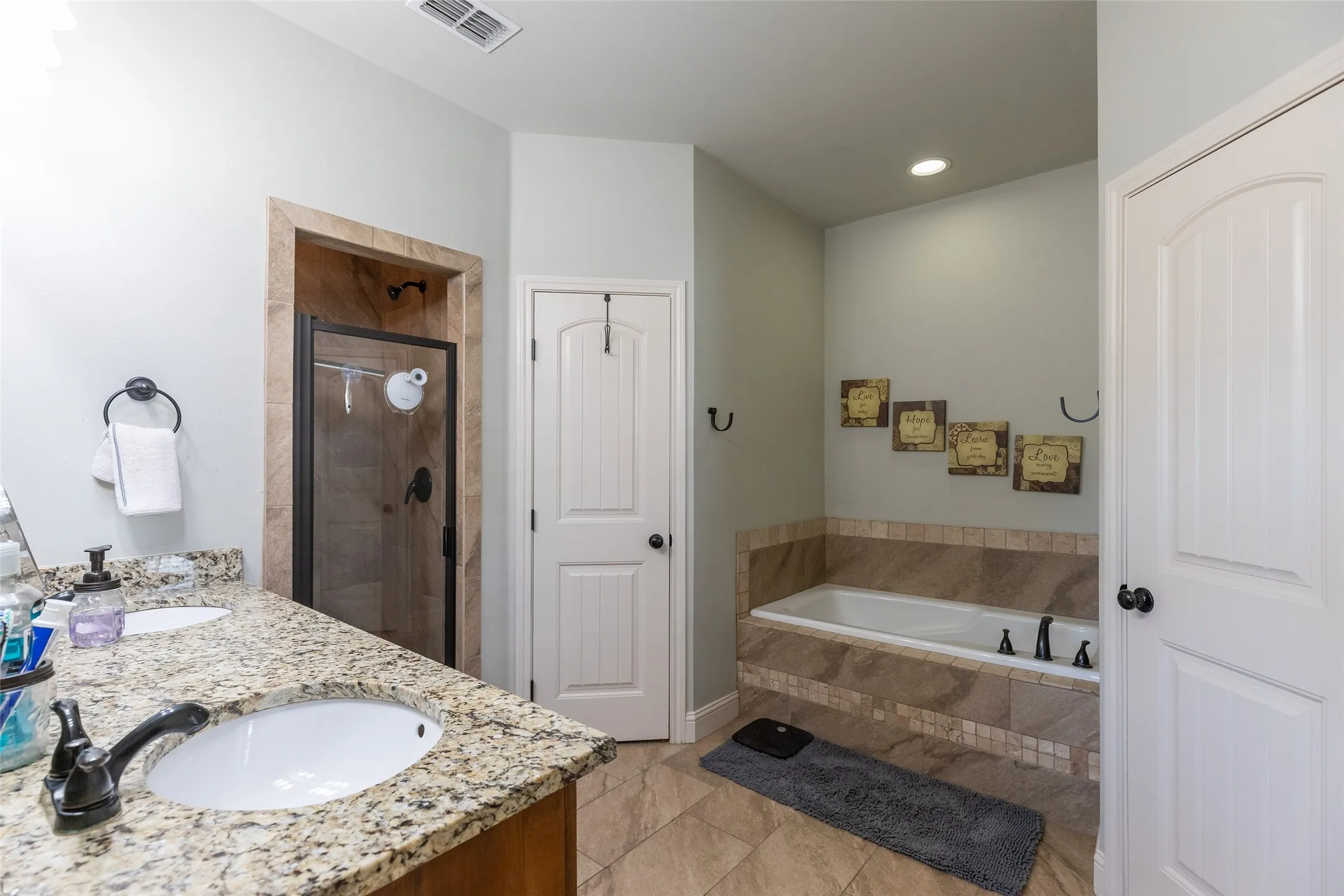 Single Family Residence For Sale in Taylor County , 112 Foxtrot Lane, Abilene, Texas 79602, 3 Bedroom, 2 Bathroom, 2 Garage spaces, 1,545 Sqft, built in 2016, mls#21367139, Real Estate Agent in Abilene, Homes For Sale in Taylor county, Homes For Sale in Abilene, Realtor in Abilene Texas, Real Estate Brokerage Independent Realty Texas, Luminita Cordes Realtor