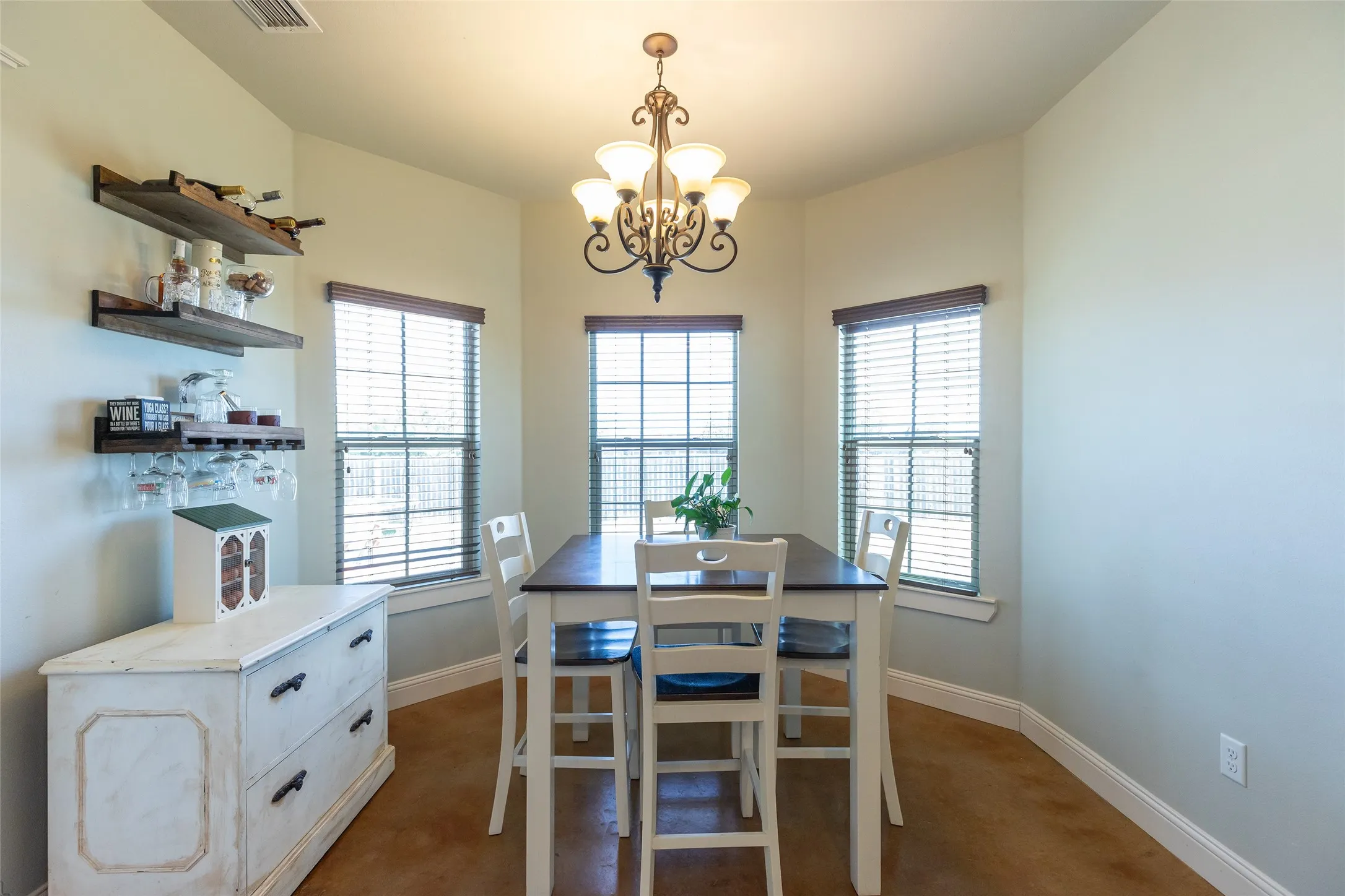 Single Family Residence For Sale in Taylor County , 112 Foxtrot Lane, Abilene, Texas 79602, 3 Bedroom, 2 Bathroom, 2 Garage spaces, 1,545 Sqft, built in 2016, mls#21367139, Real Estate Agent in Abilene, Homes For Sale in Taylor county, Homes For Sale in Abilene, Realtor in Abilene Texas, Real Estate Brokerage Independent Realty Texas, Luminita Cordes Realtor