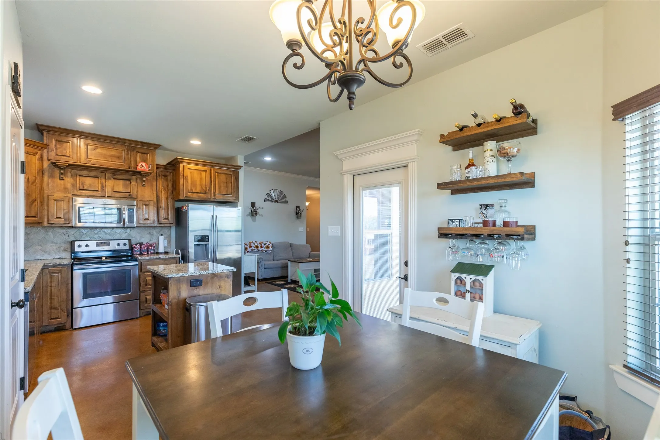 Single Family Residence For Sale in Taylor County , 112 Foxtrot Lane, Abilene, Texas 79602, 3 Bedroom, 2 Bathroom, 2 Garage spaces, 1,545 Sqft, built in 2016, mls#21367139, Real Estate Agent in Abilene, Homes For Sale in Taylor county, Homes For Sale in Abilene, Realtor in Abilene Texas, Real Estate Brokerage Independent Realty Texas, Luminita Cordes Realtor