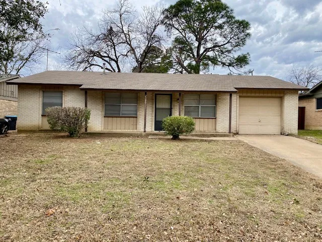 Single Family Residence For Rent in Tarrant County , 2500 S Fielder Road, Arlington, Texas 76015, 3 Bedroom, 1 Bathroom, 1 Garage spaces, 1,026 Sqft, built in 1965, mls#21341257, Real Estate Agent in Arlington, Homes For Rent in Tarrant county, Homes For Rent in Arlington, Realtor in Arlington Texas, Real Estate Brokerage Independent Realty Texas, Luminita Cordes Realtor