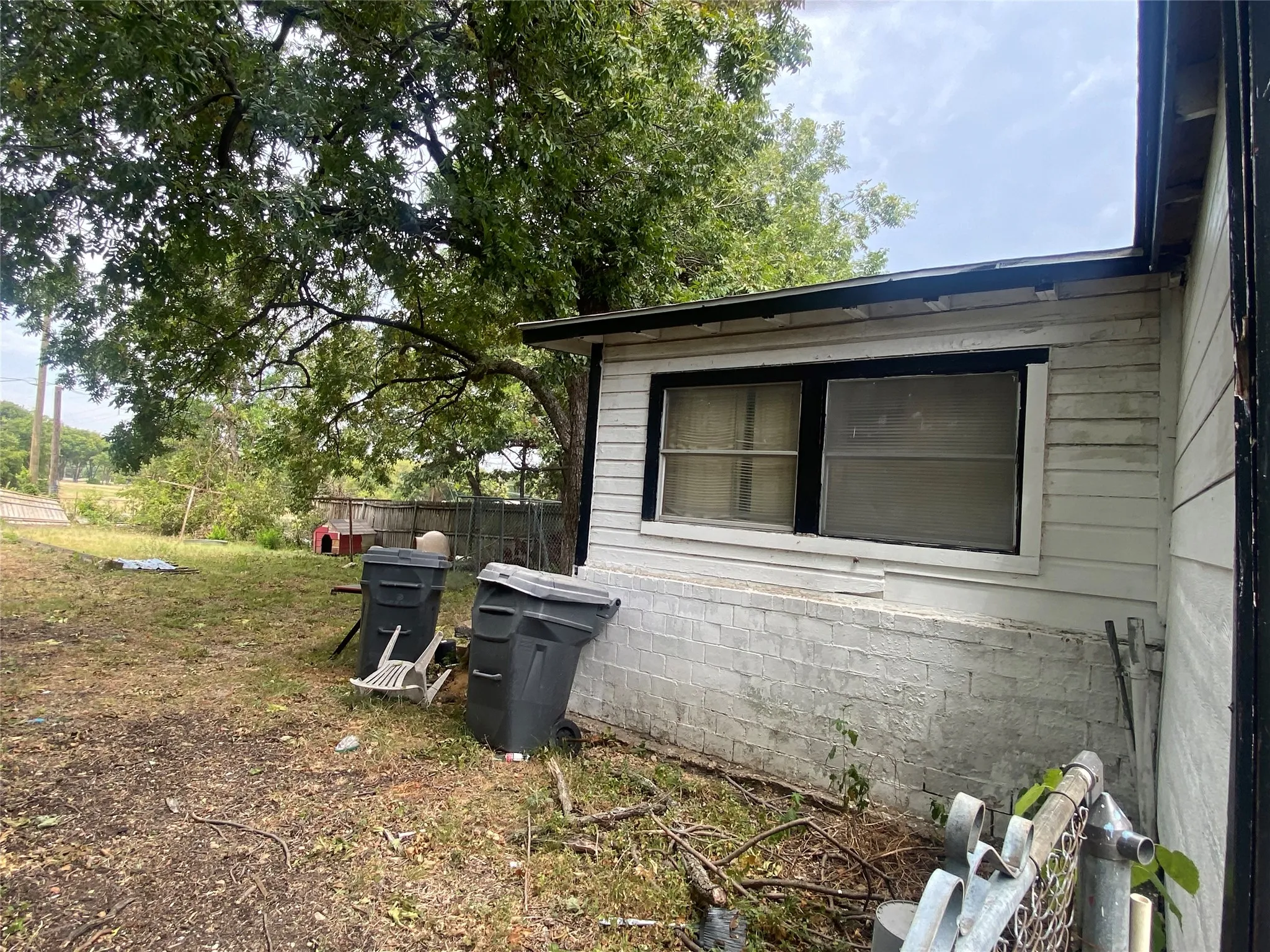 Single Family Residence For Sale in Dallas County , 1419 Presidio Avenue, Dallas, Texas 75216, 3 Bedroom, 2 Bathroom, Garage spaces, 1,320 Sqft, built in 1936, mls#21367144, Real Estate Agent in Dallas, Homes For Sale in Dallas county, Homes For Sale in Dallas, Realtor in Dallas Texas, Real Estate Brokerage Independent Realty Texas, Luminita Cordes Realtor