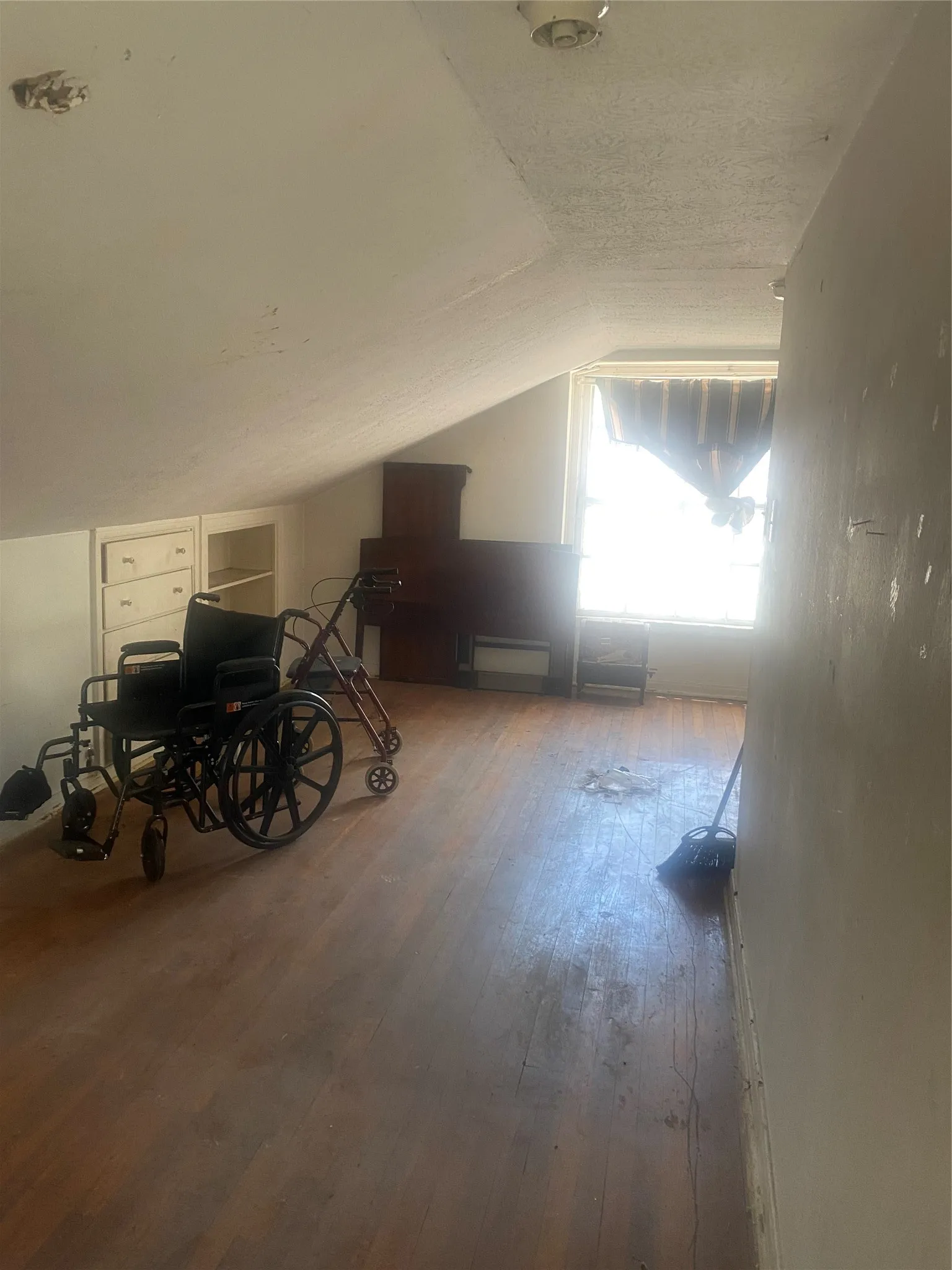 Single Family Residence For Sale in Dallas County , 1419 Presidio Avenue, Dallas, Texas 75216, 3 Bedroom, 2 Bathroom, Garage spaces, 1,320 Sqft, built in 1936, mls#21367144, Real Estate Agent in Dallas, Homes For Sale in Dallas county, Homes For Sale in Dallas, Realtor in Dallas Texas, Real Estate Brokerage Independent Realty Texas, Luminita Cordes Realtor