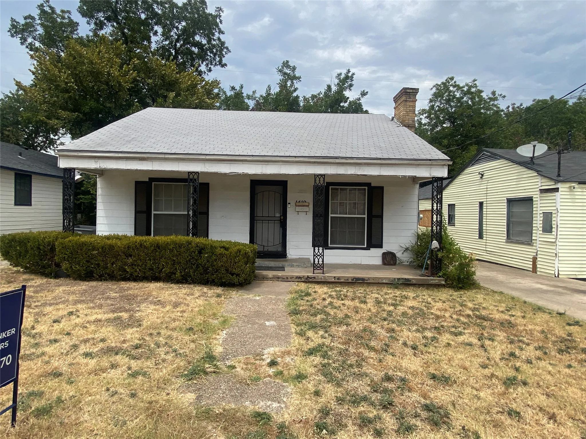 Single Family Residence For Sale in Dallas County , 1419 Presidio Avenue, Dallas, Texas 75216, 3 Bedroom, 2 Bathroom, Garage spaces, 1,320 Sqft, built in 1936, mls#21367144, Real Estate Agent in Dallas, Homes For Sale in Dallas county, Homes For Sale in Dallas, Realtor in Dallas Texas, Real Estate Brokerage Independent Realty Texas, Luminita Cordes Realtor