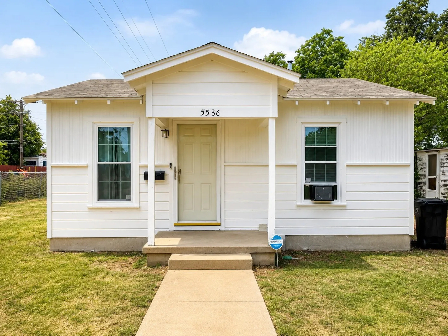 Single Family Residence For Sale in Tarrant County , 5536 Farnsworth Avenue, Fort Worth, Texas 76107, 2 Bedroom, 1 Bathroom, Garage spaces, 728 Sqft, built in 1957, mls#21367151, Real Estate Agent in Fort Worth, Homes For Sale in Tarrant county, Homes For Sale in Fort Worth, Realtor in Fort Worth Texas, Real Estate Brokerage Independent Realty Texas, Luminita Cordes Realtor