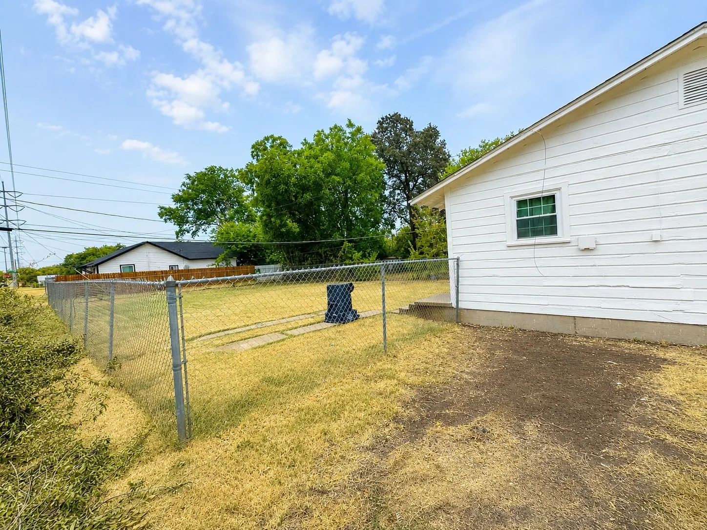 Single Family Residence For Sale in Tarrant County , 5536 Farnsworth Avenue, Fort Worth, Texas 76107, 2 Bedroom, 1 Bathroom, Garage spaces, 728 Sqft, built in 1957, mls#21367151, Real Estate Agent in Fort Worth, Homes For Sale in Tarrant county, Homes For Sale in Fort Worth, Realtor in Fort Worth Texas, Real Estate Brokerage Independent Realty Texas, Luminita Cordes Realtor