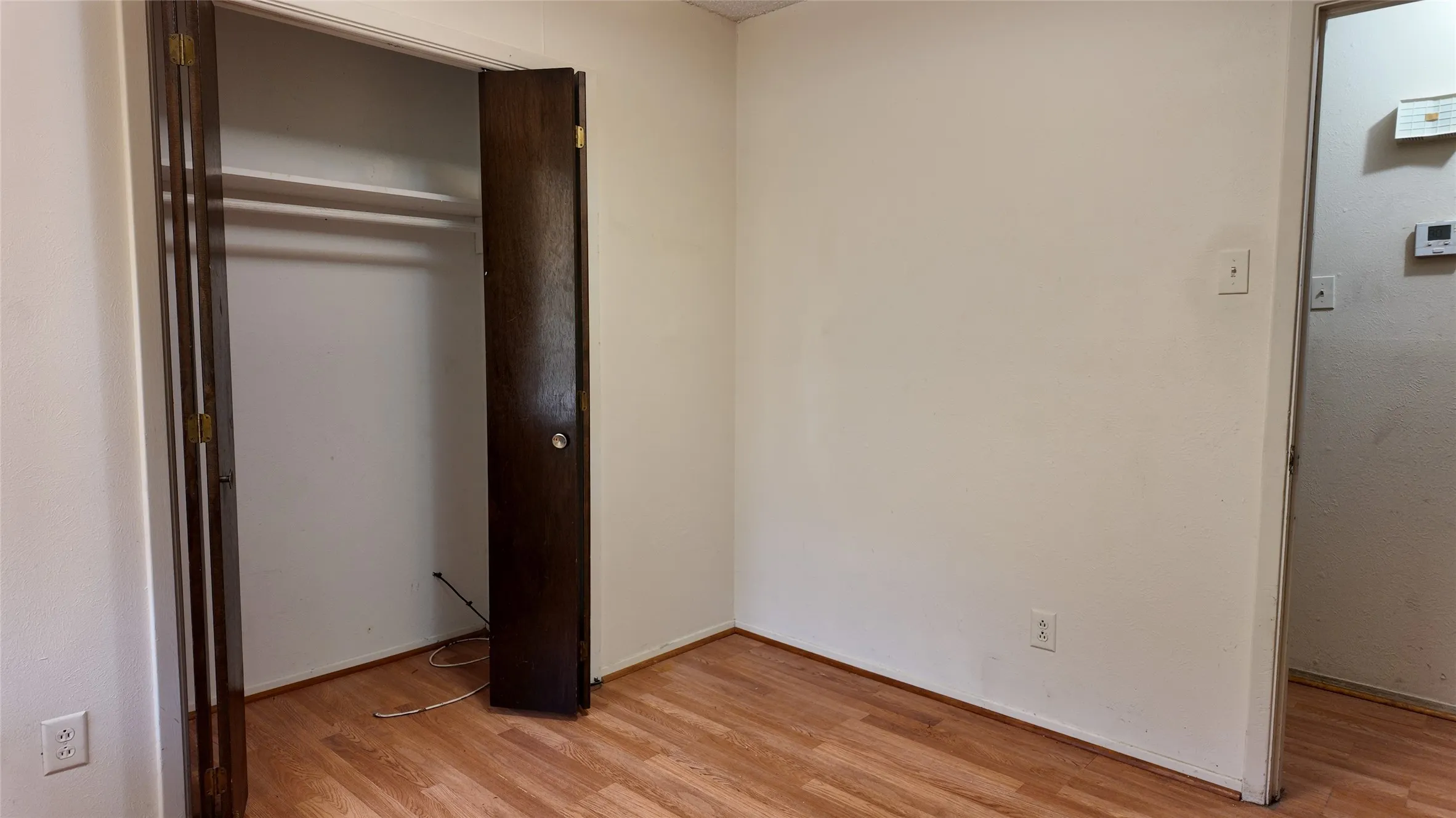Single Family Residence For Rent in Dallas County , 813 Waikiki Drive, Garland, Texas 75043, 3 Bedroom, 2 Bathroom, 1 Garage spaces, 1,036 Sqft, built in 1971, Price $1,500, mls#21367154, Real Estate Agent in Garland, Homes For Rent in Dallas county, Homes For Rent in Garland, Realtor in Garland Texas, Real Estate Brokerage Independent Realty Texas, Luminita Cordes Realtor