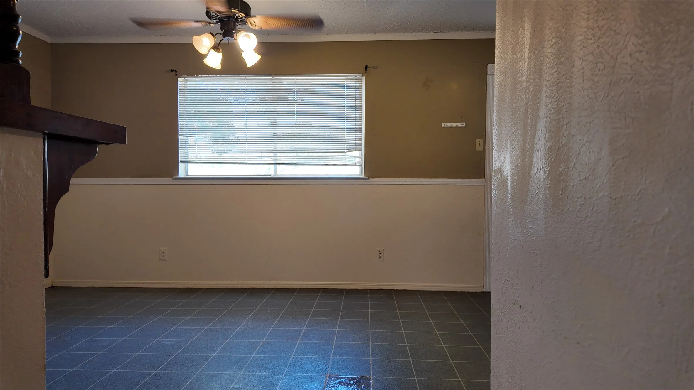 Single Family Residence For Rent in Dallas County , 813 Waikiki Drive, Garland, Texas 75043, 3 Bedroom, 2 Bathroom, 1 Garage spaces, 1,036 Sqft, built in 1971, Price $1,500, mls#21367154, Real Estate Agent in Garland, Homes For Rent in Dallas county, Homes For Rent in Garland, Realtor in Garland Texas, Real Estate Brokerage Independent Realty Texas, Luminita Cordes Realtor