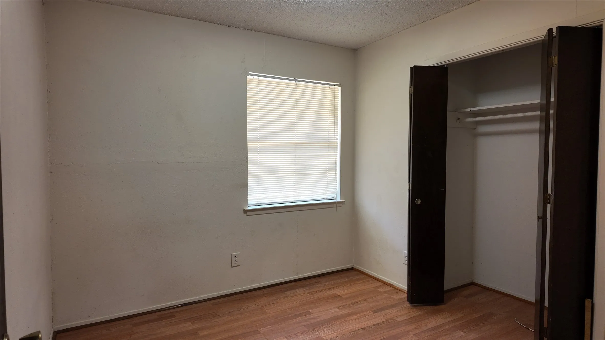 Single Family Residence For Rent in Dallas County , 813 Waikiki Drive, Garland, Texas 75043, 3 Bedroom, 2 Bathroom, 1 Garage spaces, 1,036 Sqft, built in 1971, Price $1,500, mls#21367154, Real Estate Agent in Garland, Homes For Rent in Dallas county, Homes For Rent in Garland, Realtor in Garland Texas, Real Estate Brokerage Independent Realty Texas, Luminita Cordes Realtor