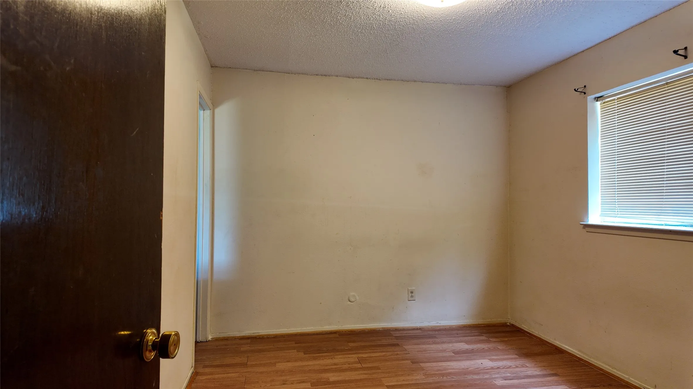 Single Family Residence For Rent in Dallas County , 813 Waikiki Drive, Garland, Texas 75043, 3 Bedroom, 2 Bathroom, 1 Garage spaces, 1,036 Sqft, built in 1971, Price $1,500, mls#21367154, Real Estate Agent in Garland, Homes For Rent in Dallas county, Homes For Rent in Garland, Realtor in Garland Texas, Real Estate Brokerage Independent Realty Texas, Luminita Cordes Realtor
