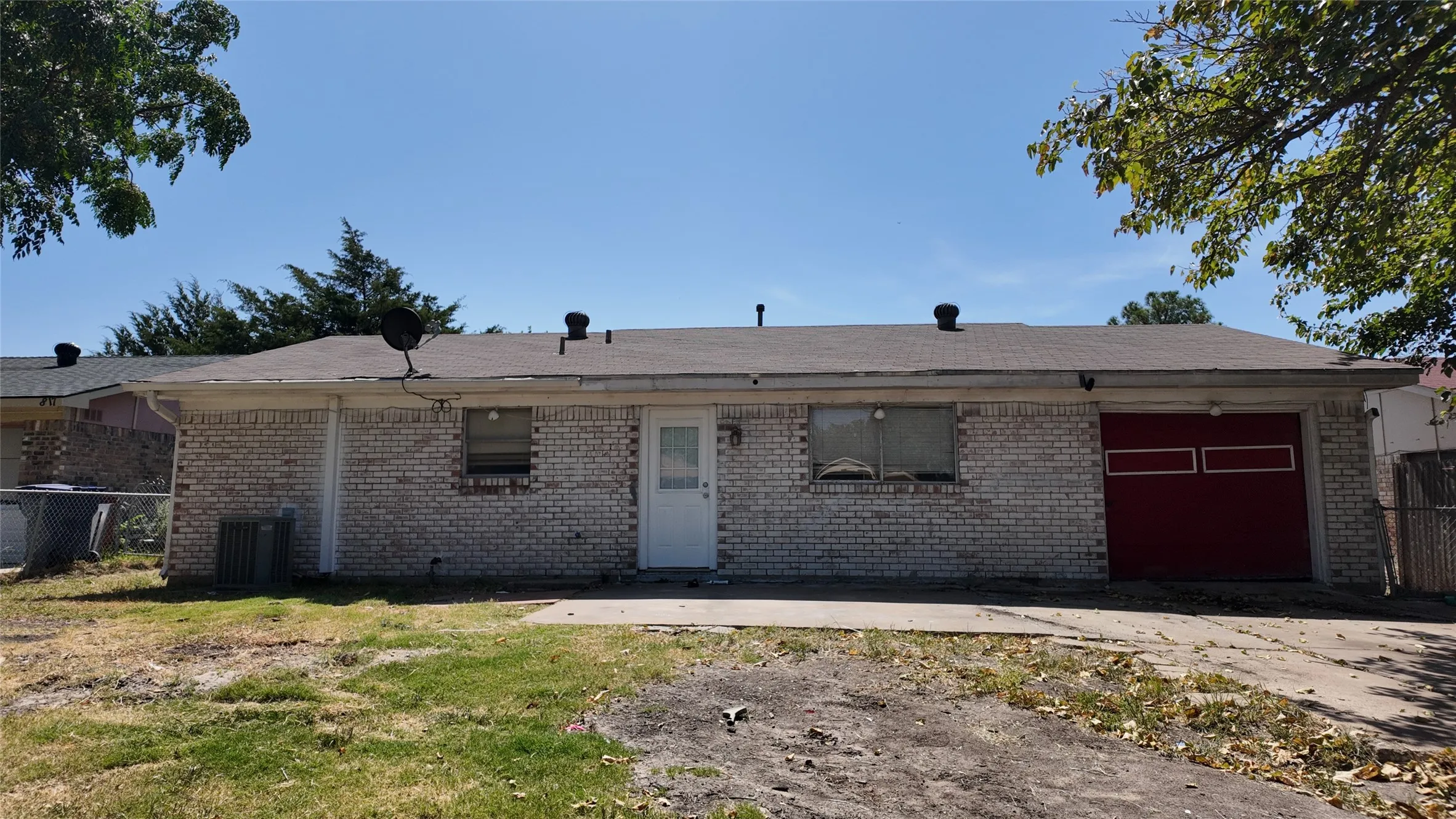 Single Family Residence For Rent in Dallas County , 813 Waikiki Drive, Garland, Texas 75043, 3 Bedroom, 2 Bathroom, 1 Garage spaces, 1,036 Sqft, built in 1971, Price $1,500, mls#21367154, Real Estate Agent in Garland, Homes For Rent in Dallas county, Homes For Rent in Garland, Realtor in Garland Texas, Real Estate Brokerage Independent Realty Texas, Luminita Cordes Realtor