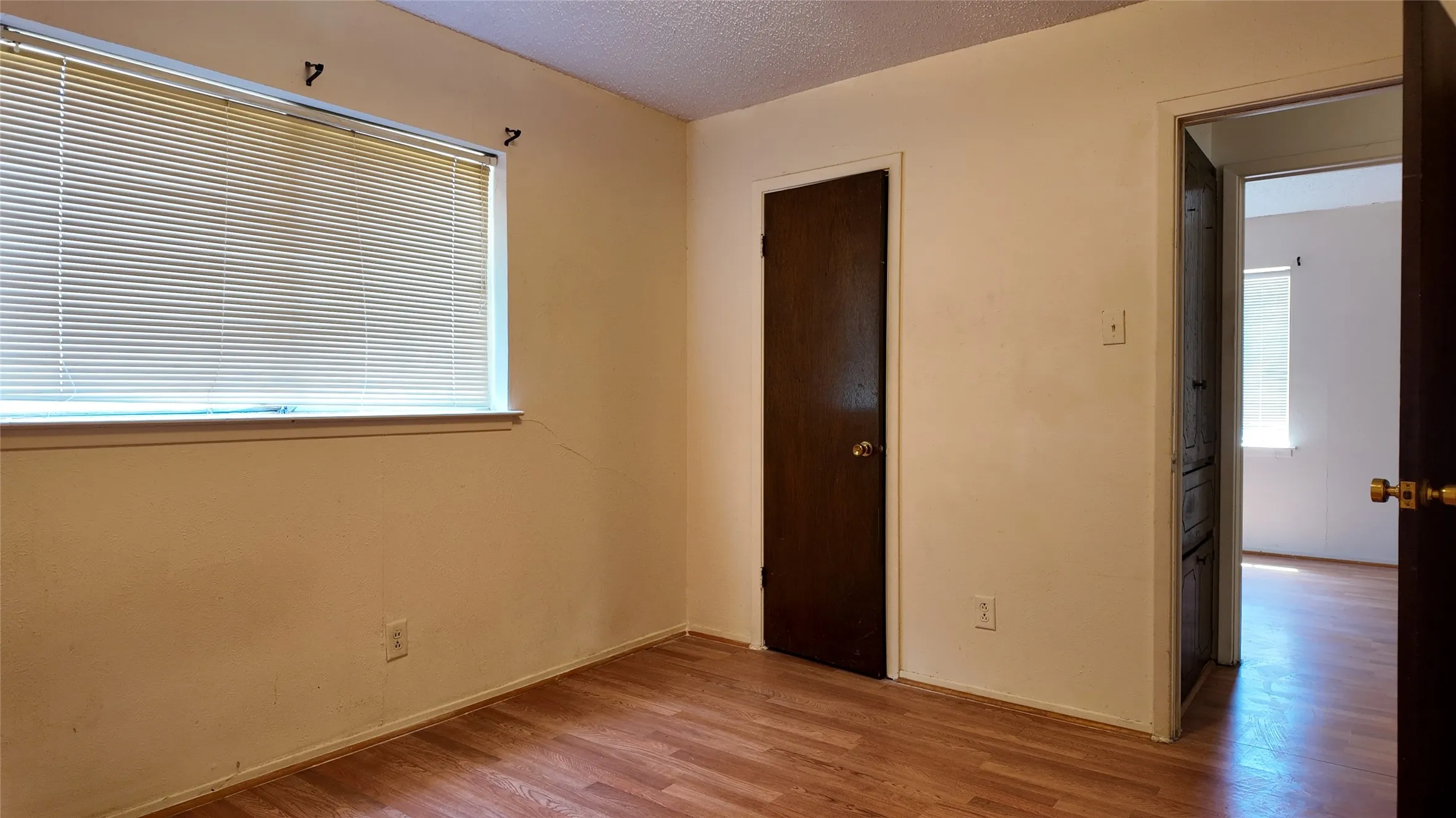 Single Family Residence For Rent in Dallas County , 813 Waikiki Drive, Garland, Texas 75043, 3 Bedroom, 2 Bathroom, 1 Garage spaces, 1,036 Sqft, built in 1971, Price $1,500, mls#21367154, Real Estate Agent in Garland, Homes For Rent in Dallas county, Homes For Rent in Garland, Realtor in Garland Texas, Real Estate Brokerage Independent Realty Texas, Luminita Cordes Realtor