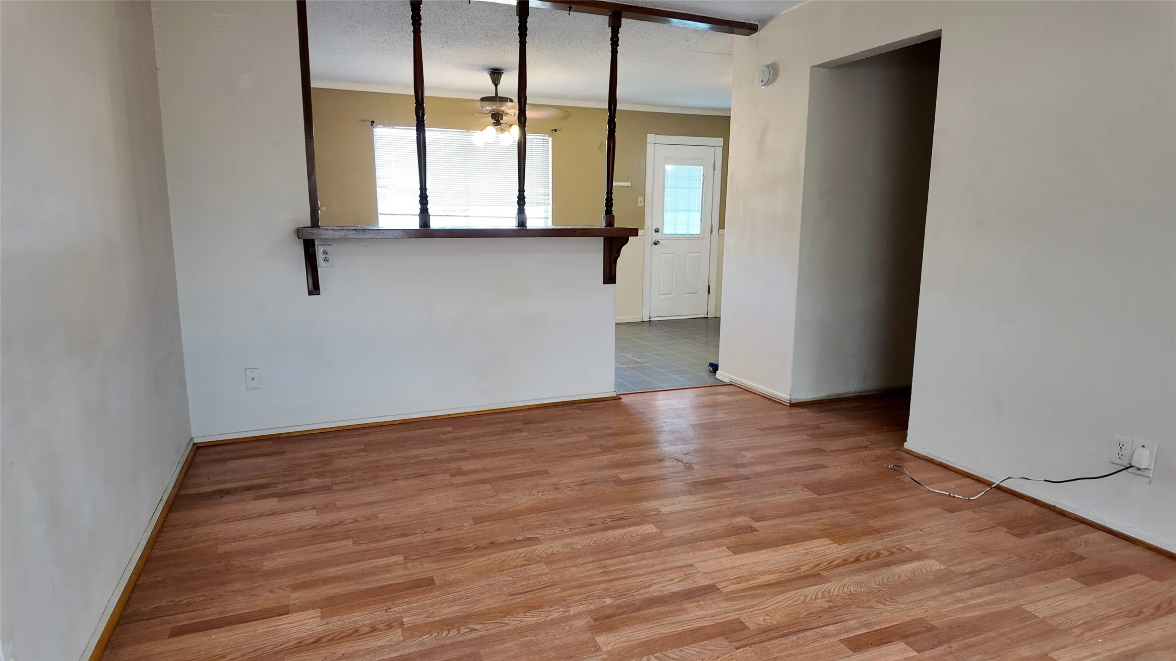 Single Family Residence For Rent in Dallas County , 813 Waikiki Drive, Garland, Texas 75043, 3 Bedroom, 2 Bathroom, 1 Garage spaces, 1,036 Sqft, built in 1971, Price $1,500, mls#21367154, Real Estate Agent in Garland, Homes For Rent in Dallas county, Homes For Rent in Garland, Realtor in Garland Texas, Real Estate Brokerage Independent Realty Texas, Luminita Cordes Realtor