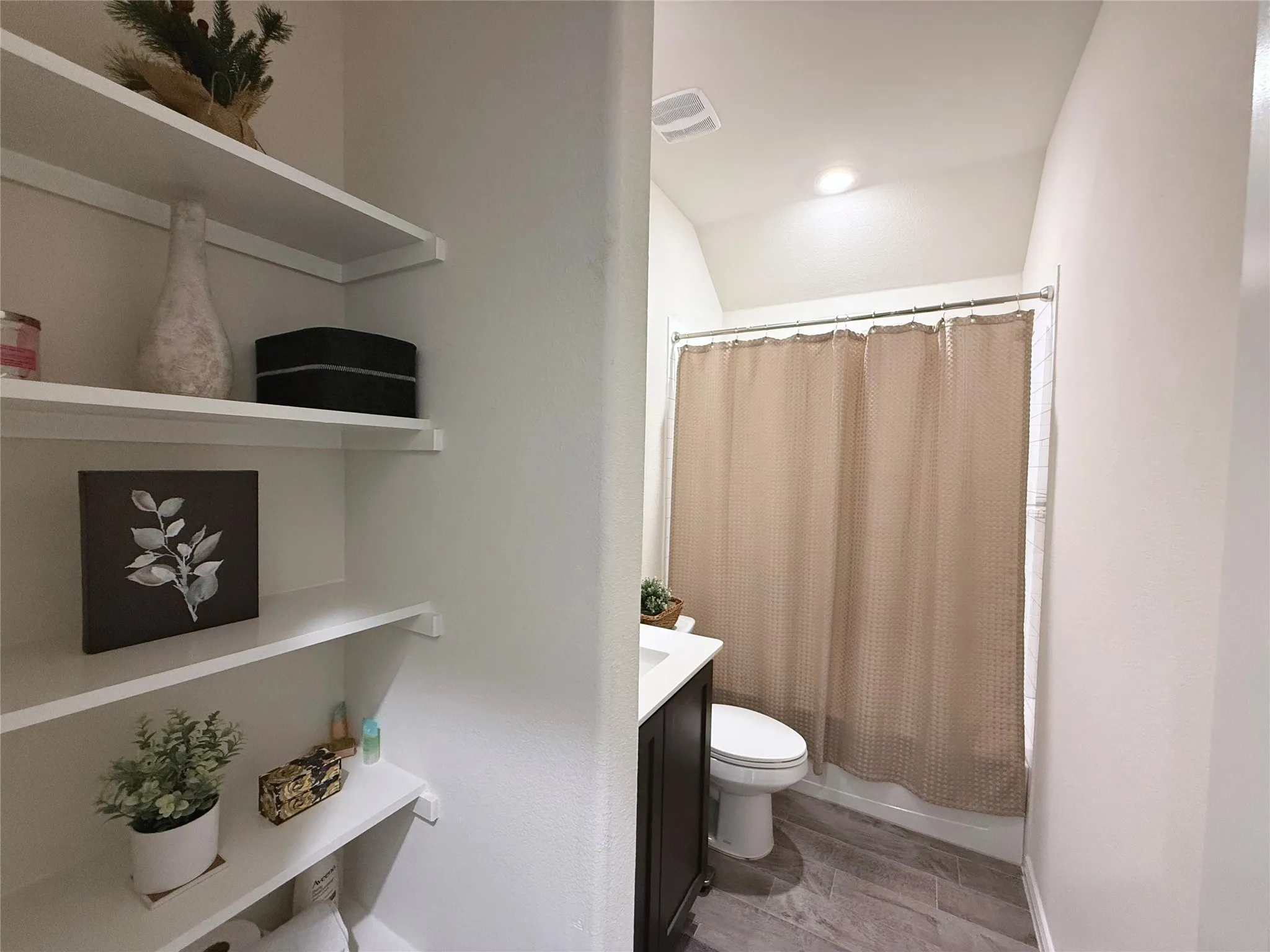 Single Family Residence For Rent in Denton County , 11008 Summer Rain Boulevard, Aubrey, Texas 76227, 4 Bedroom, 2 Bathroom, 2 Garage spaces, 1,887 Sqft, built in 2022, mls#21365240, Real Estate Agent in Aubrey, Homes For Rent in Denton county, Homes For Rent in Aubrey, Realtor in Aubrey Texas, Real Estate Brokerage Independent Realty Texas, Luminita Cordes Realtor